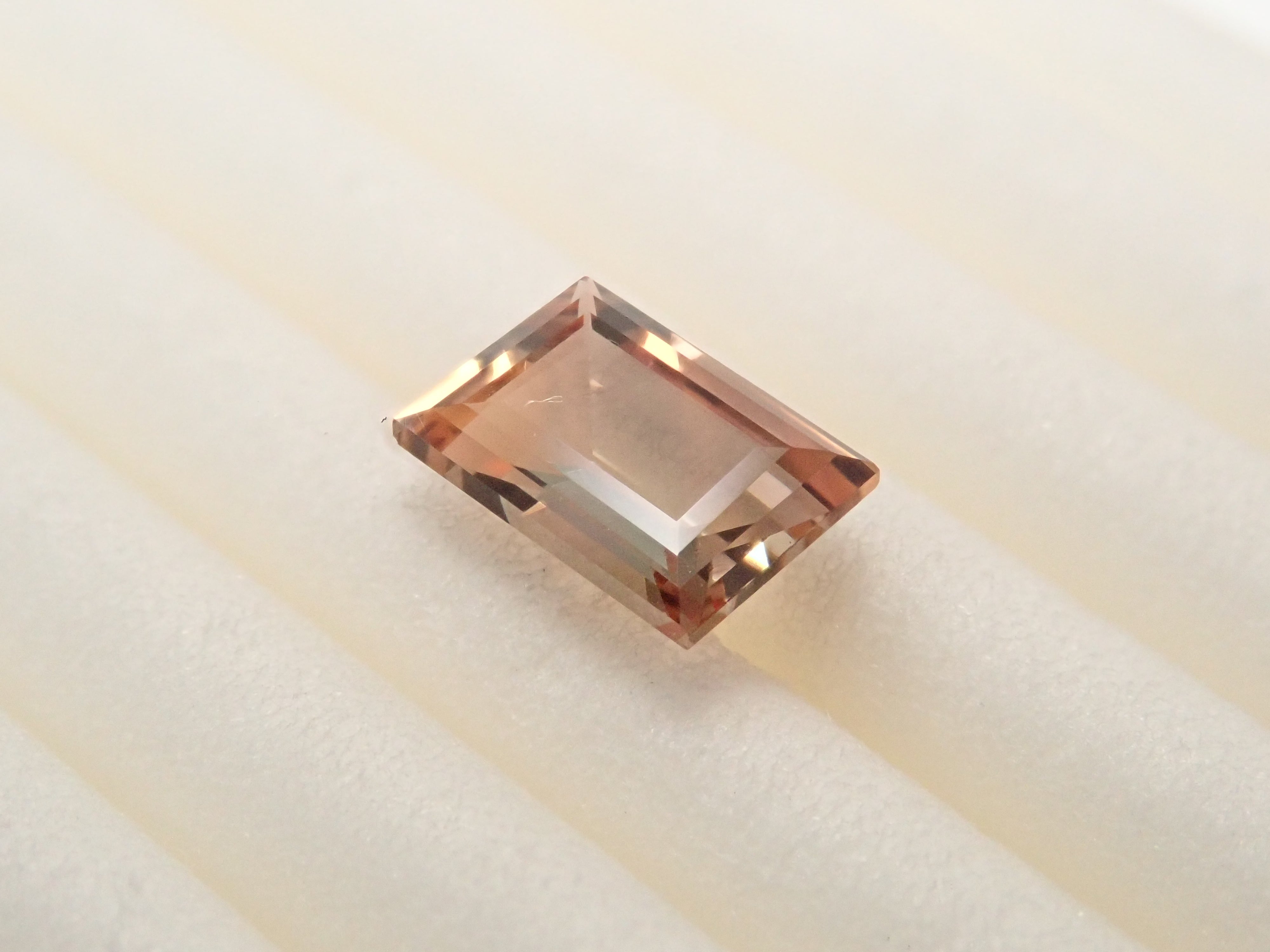 【11月22日晚間10點開賣】馬達加斯加安達盧石 0.600克拉裸石