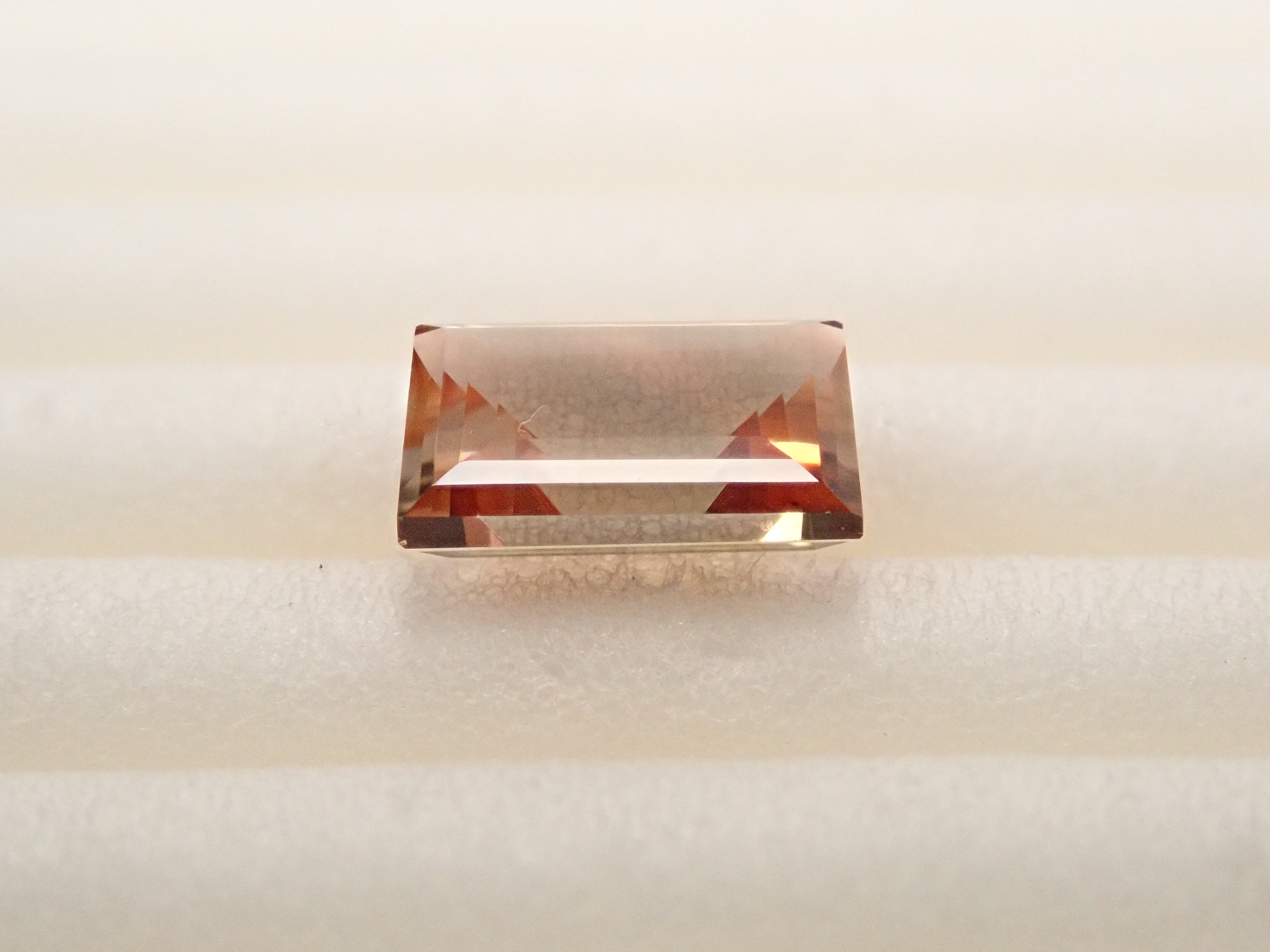 【11月22日晚間10點開賣】馬達加斯加安達盧石 0.600克拉裸石