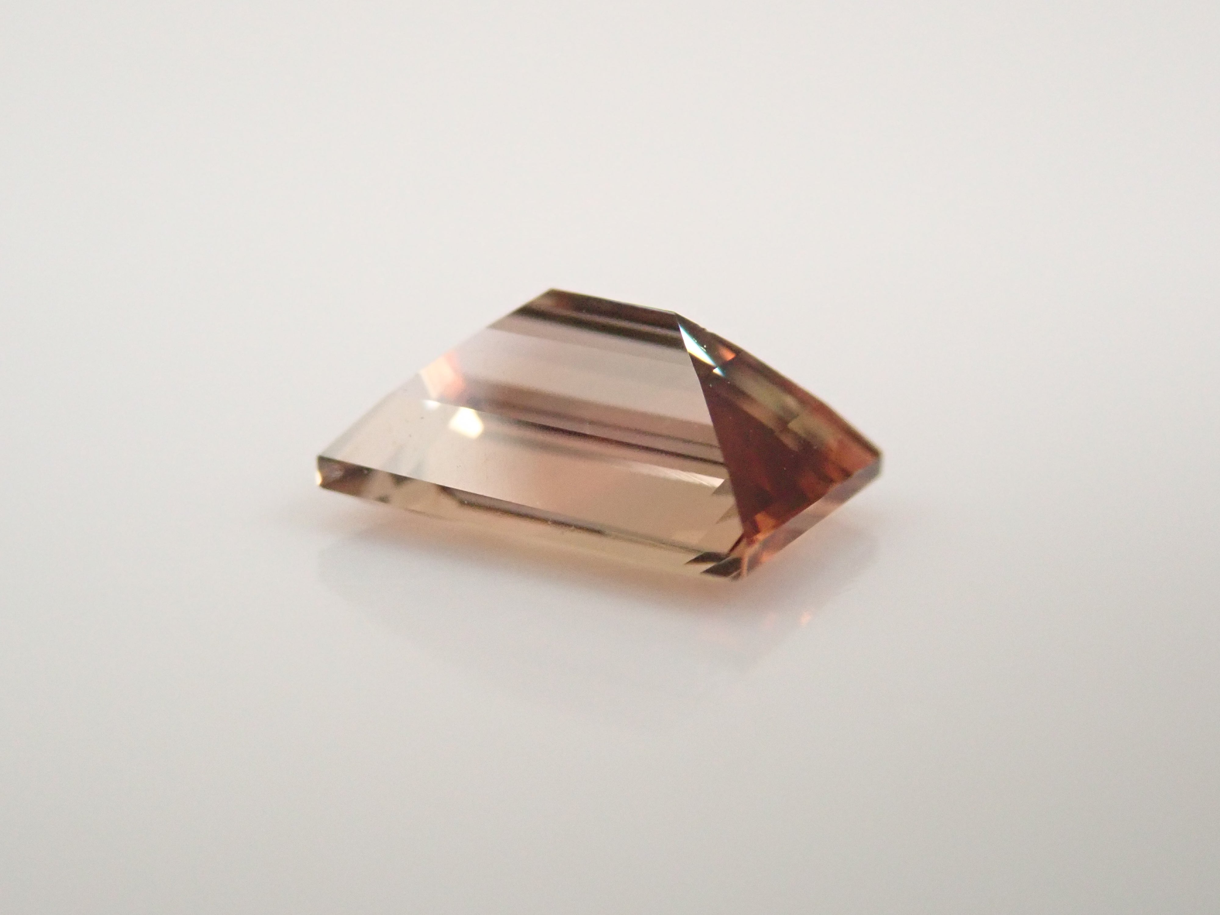 【11月22日晚間10點開賣】馬達加斯加安達盧石 0.600克拉裸石