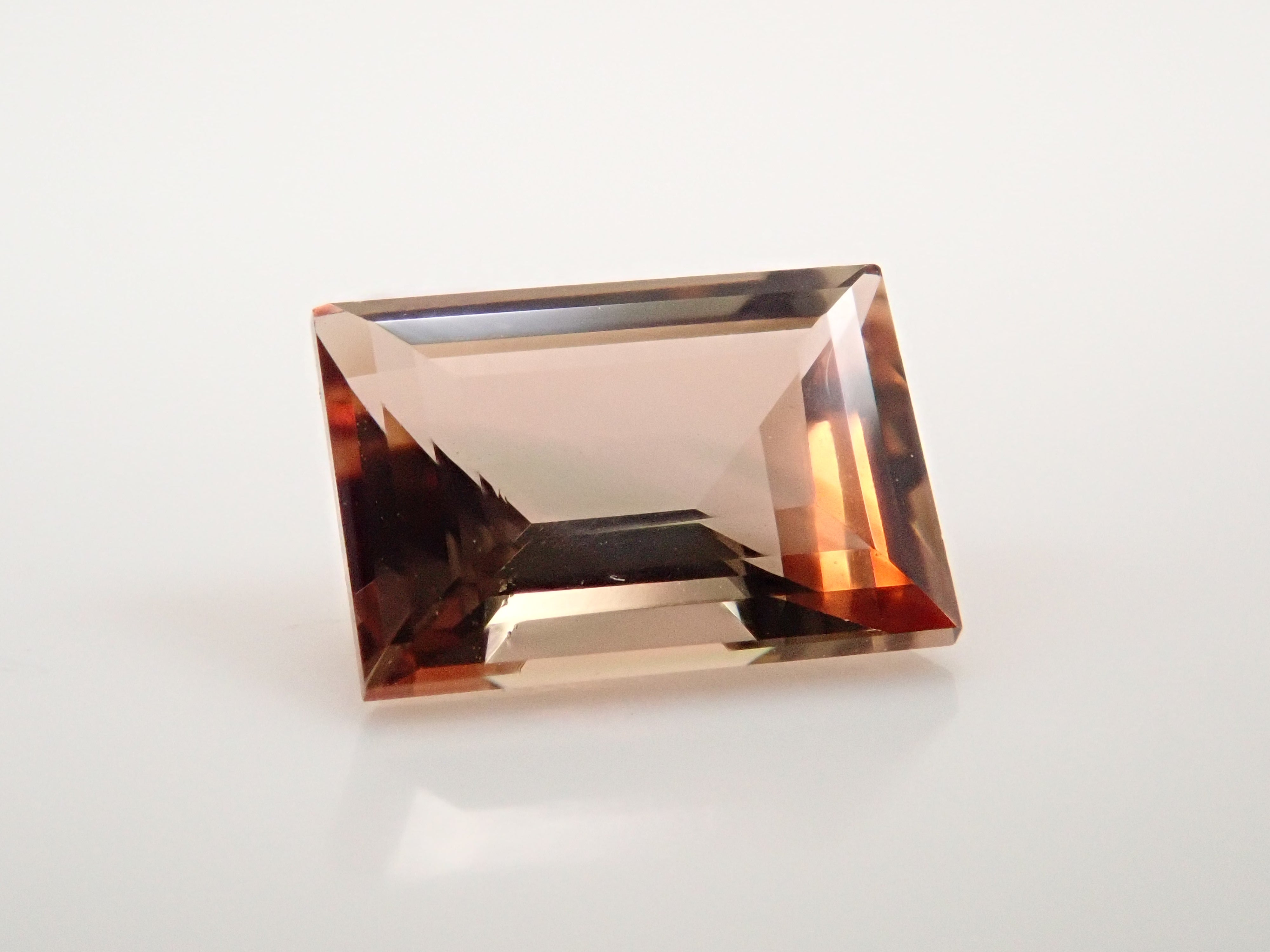 【11月22日晚間10點開賣】馬達加斯加安達盧石 0.600克拉裸石