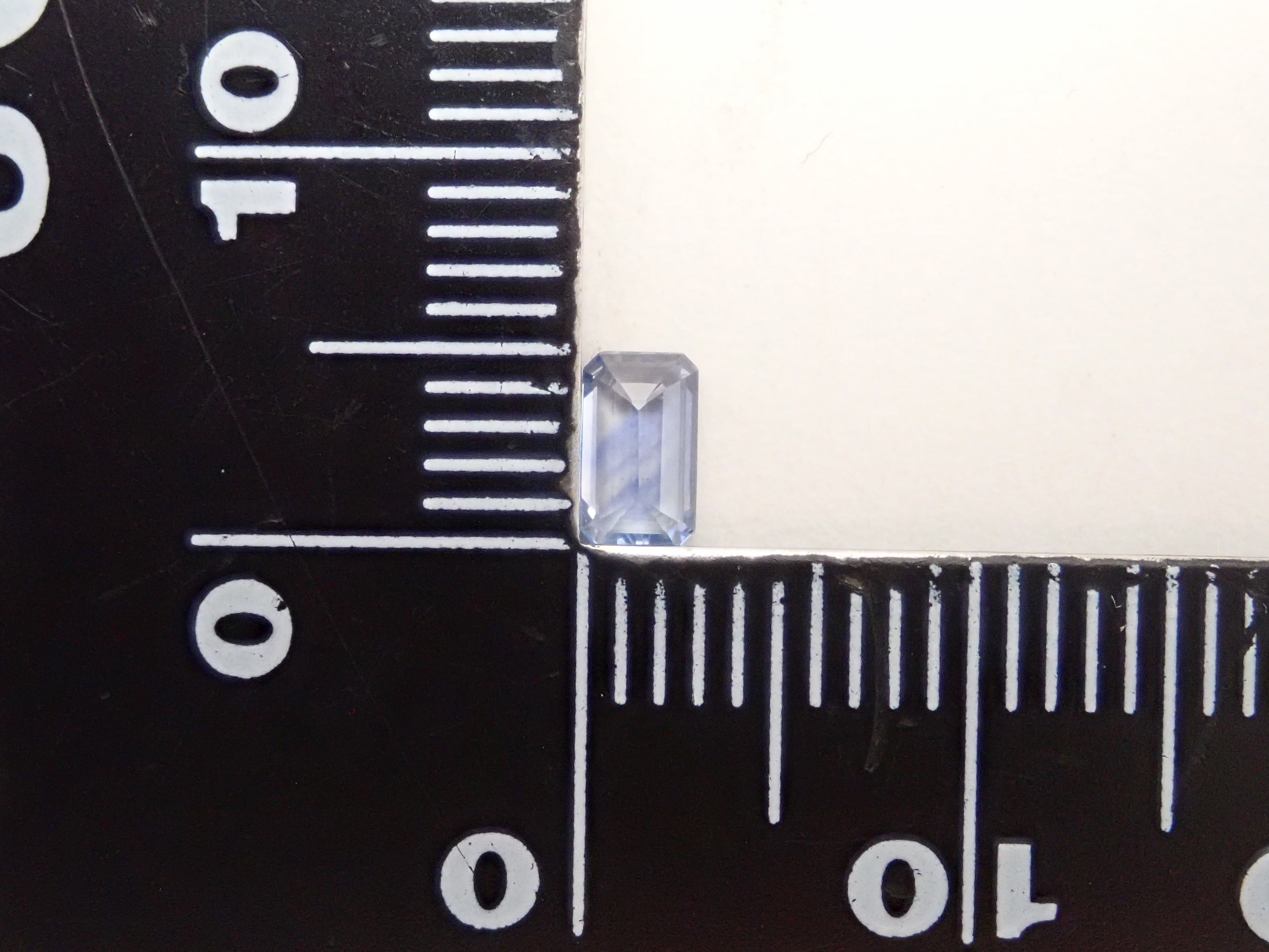 【11月22日晚間10點開賣】馬達加斯加雙色藍寶石 0.278克拉 散裝