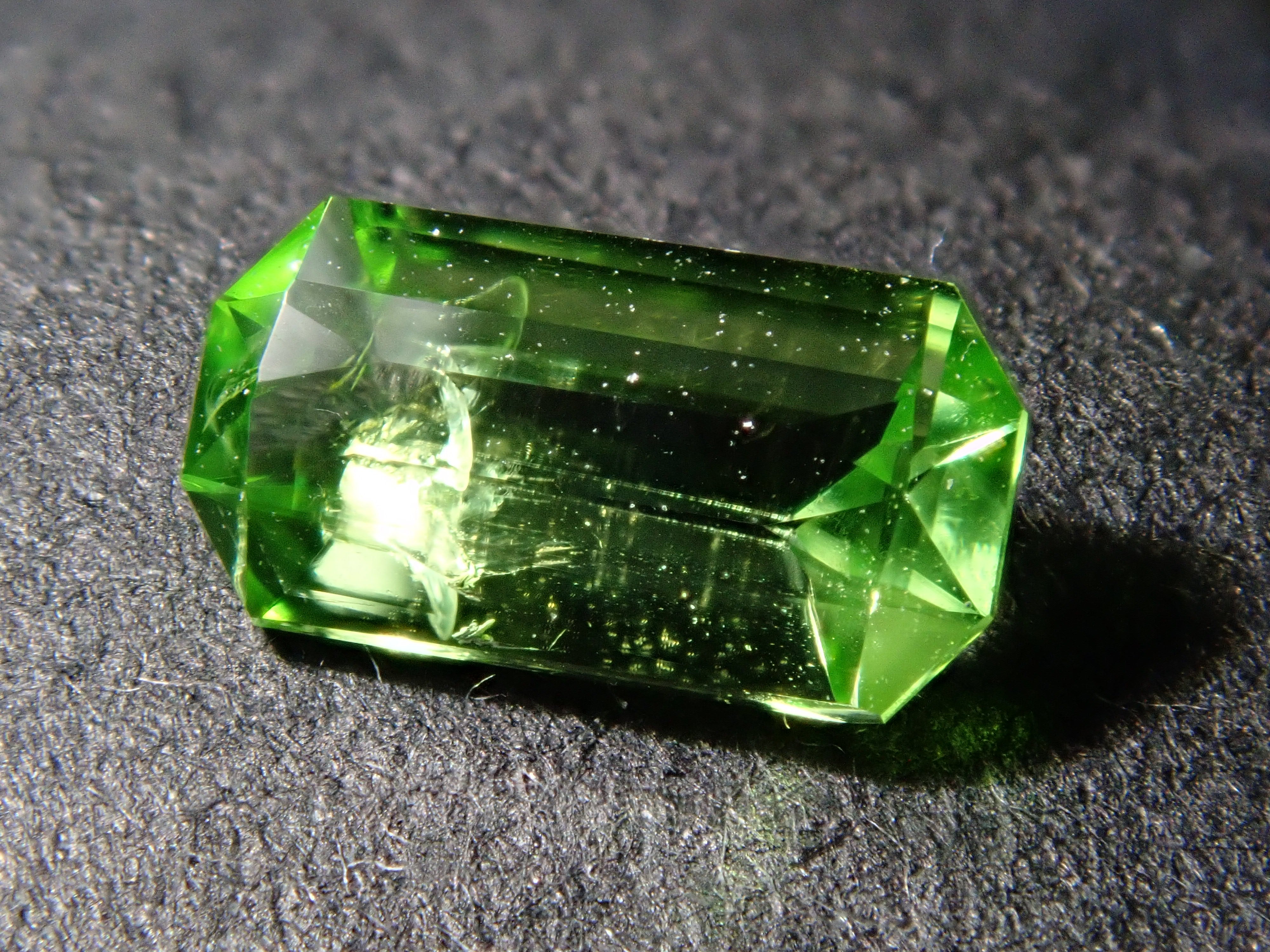 【10/29 22時販売】タンザニア産ミントダイオプサイド 0.364ctルース