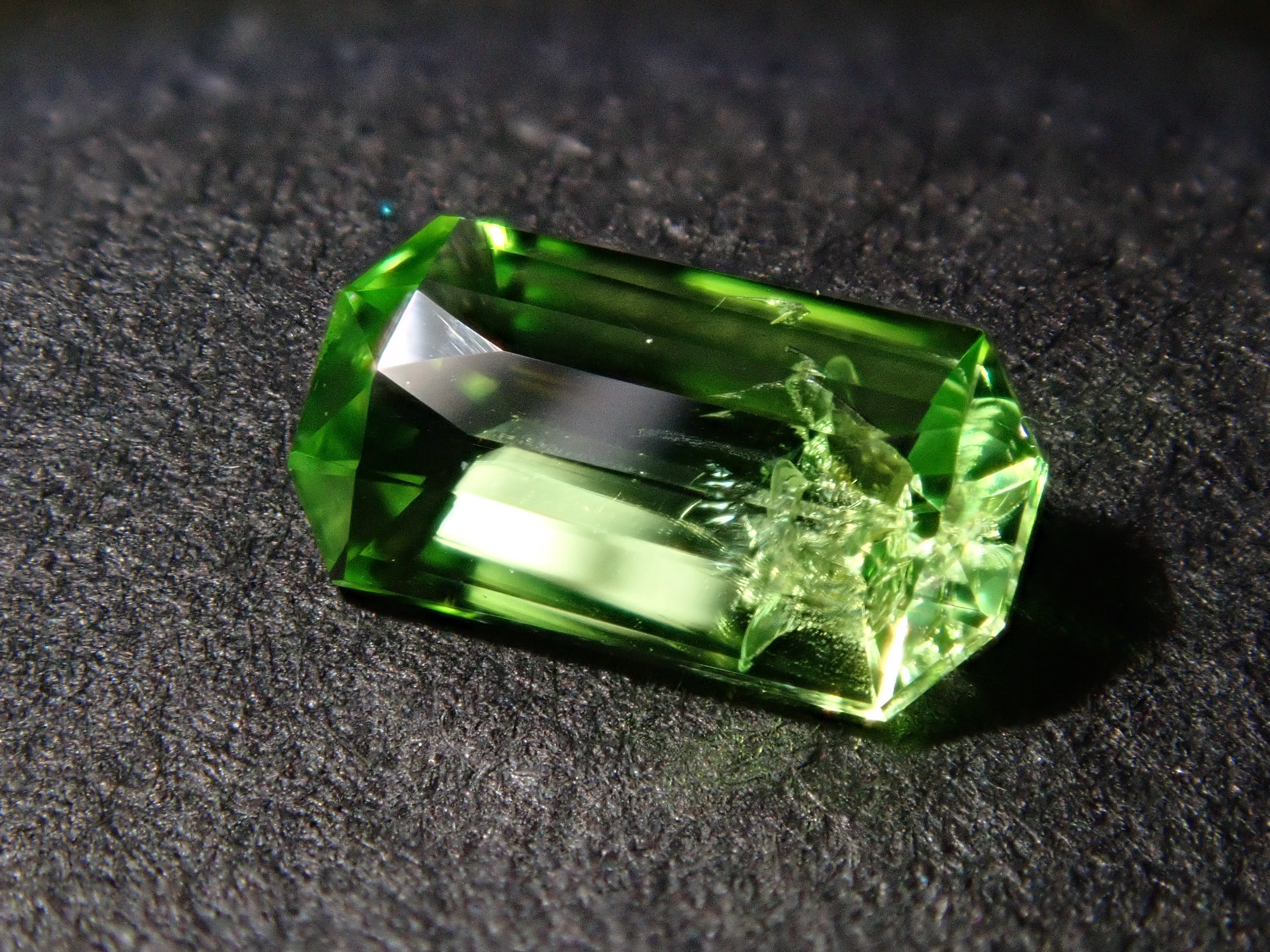 【10/29 22時販売】タンザニア産ミントダイオプサイド 0.364ctルース