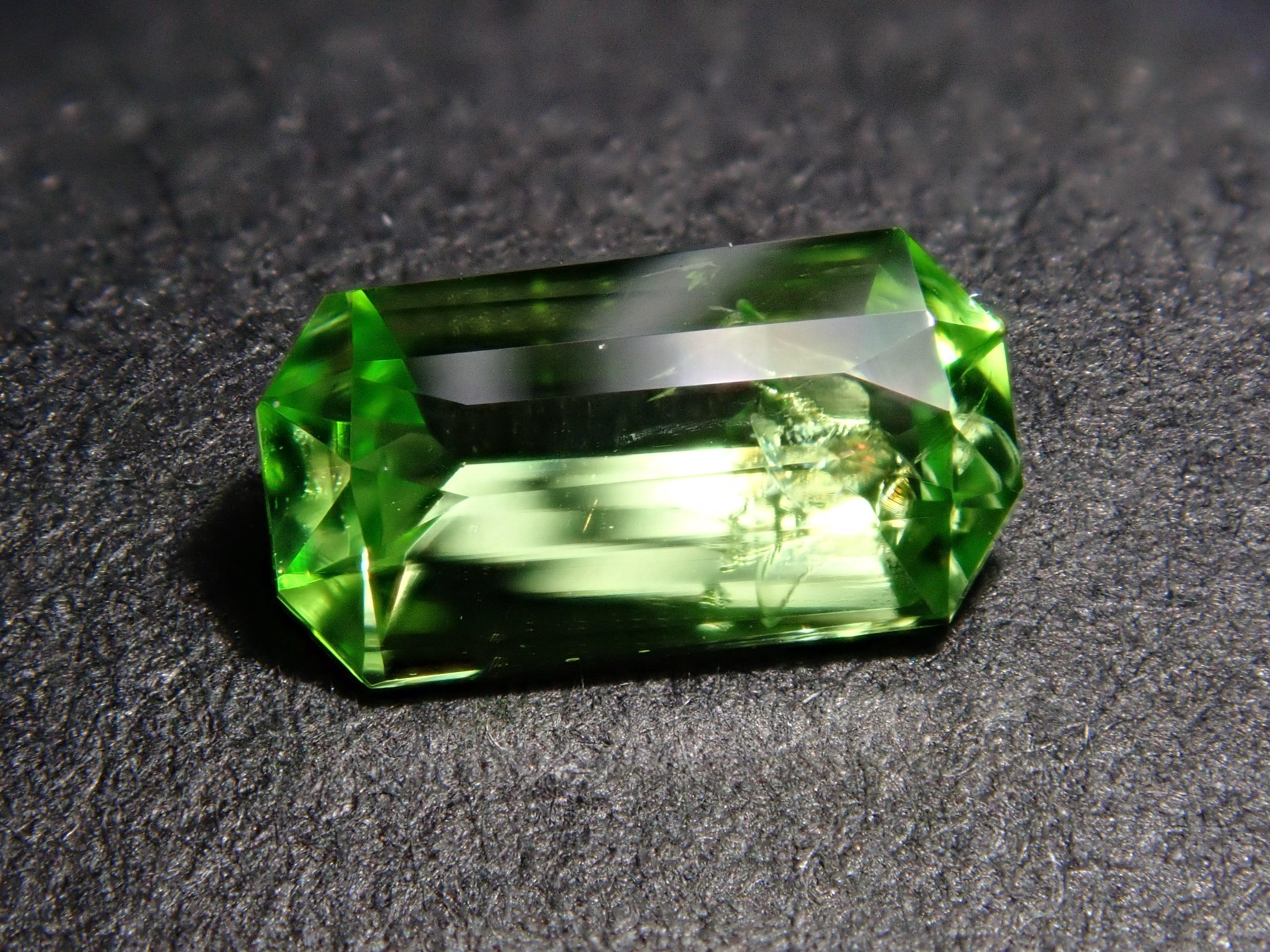 【10/29 22時販売】タンザニア産ミントダイオプサイド 0.364ctルース