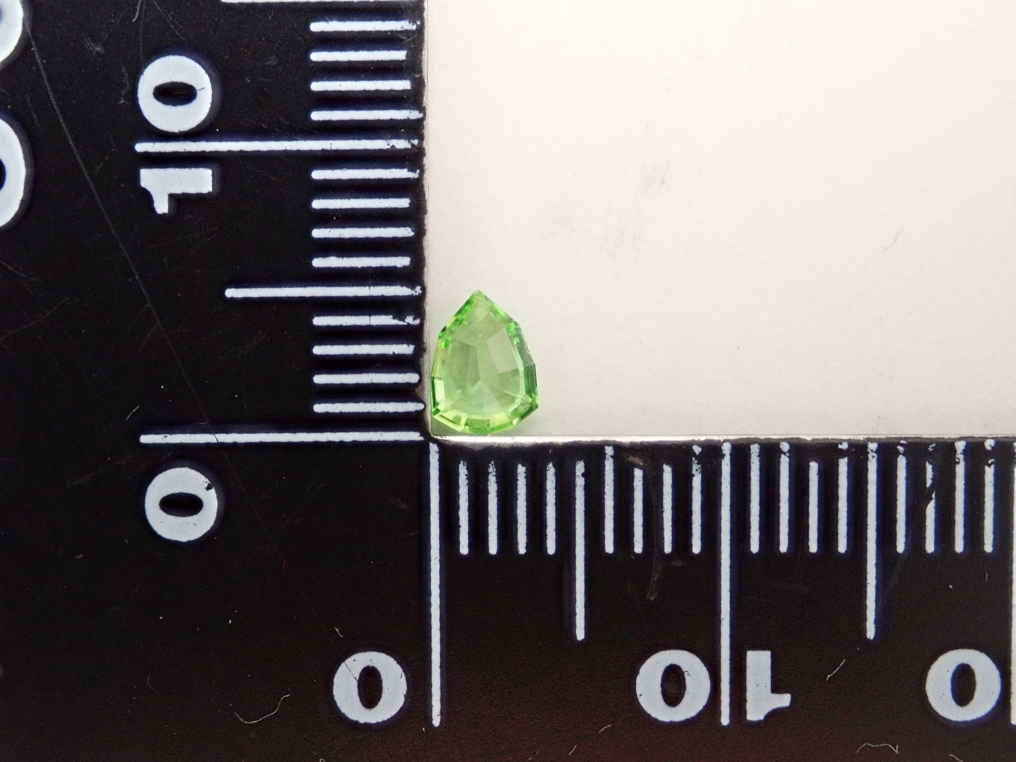 【10/29 22時販売】タンザニア産ミントダイオプサイド 0.290ctルース