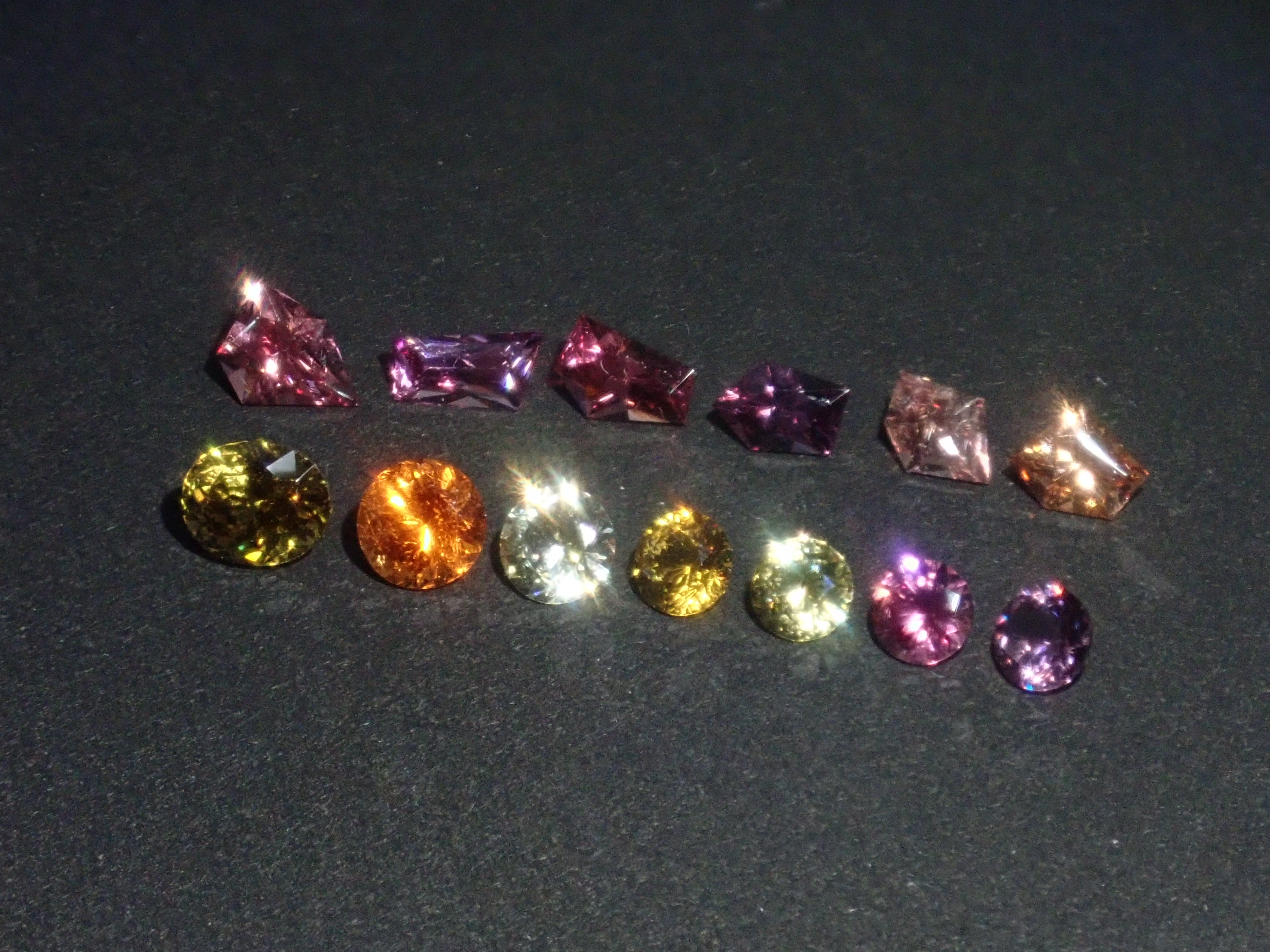 【10/31 22時販売】《限定15石》甲州貴石切子2石を含むガーネットガチャ1石ルース《複数購入割引有》