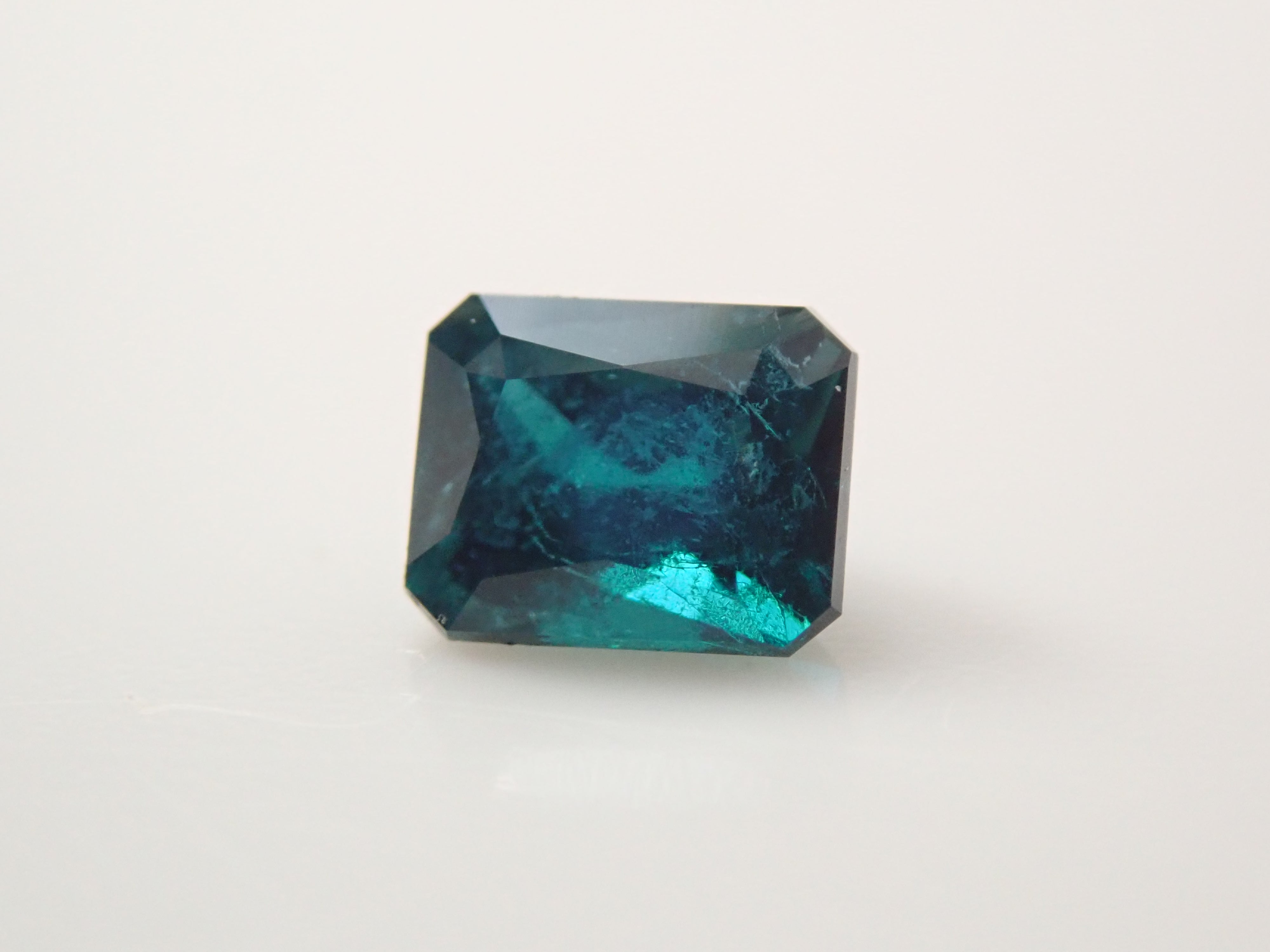 【10/31 22時販売】マダガスカル産グランディディエライト 0.168ctルース