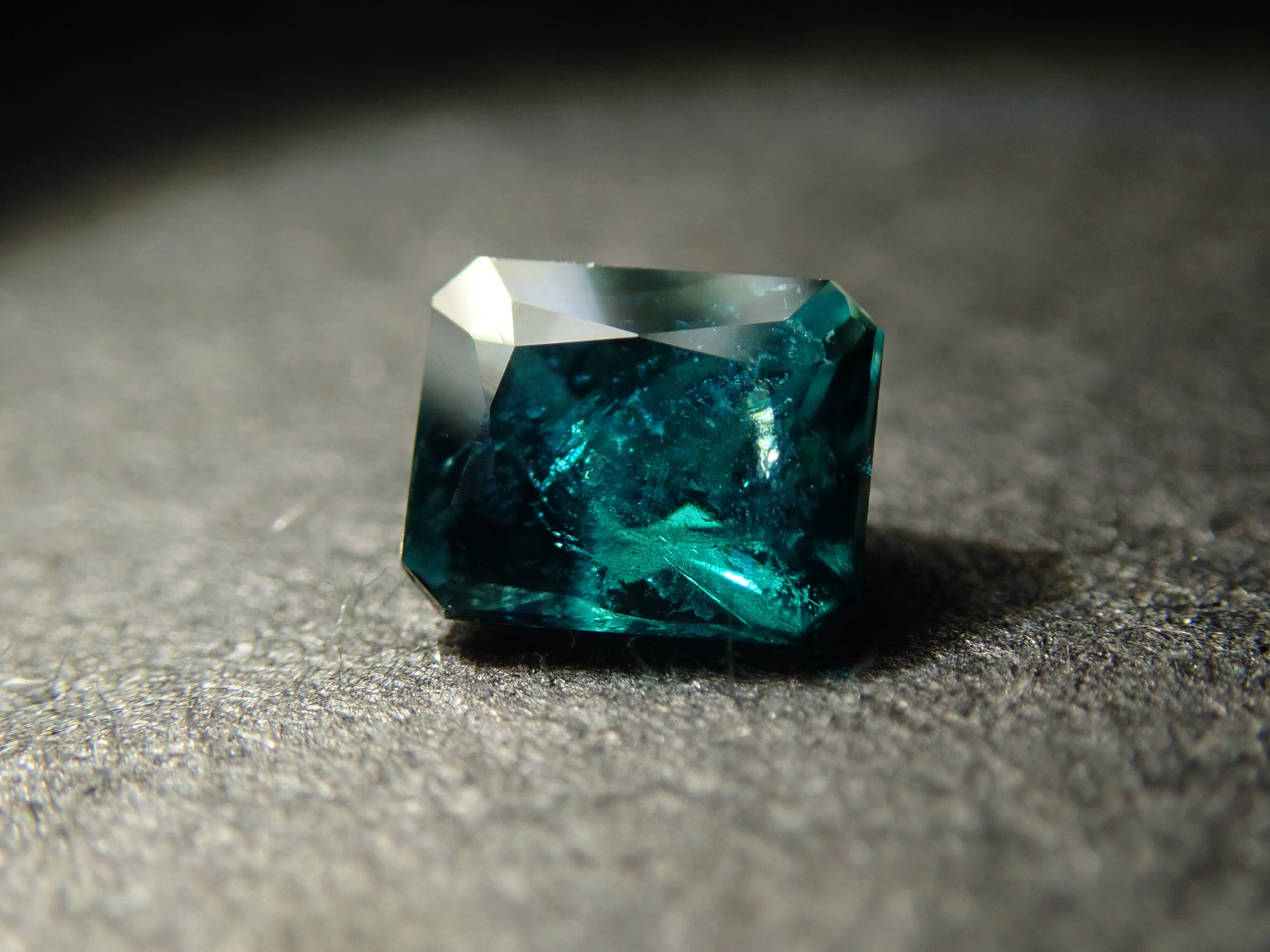 【10/31 22時販売】マダガスカル産グランディディエライト 0.168ctルース