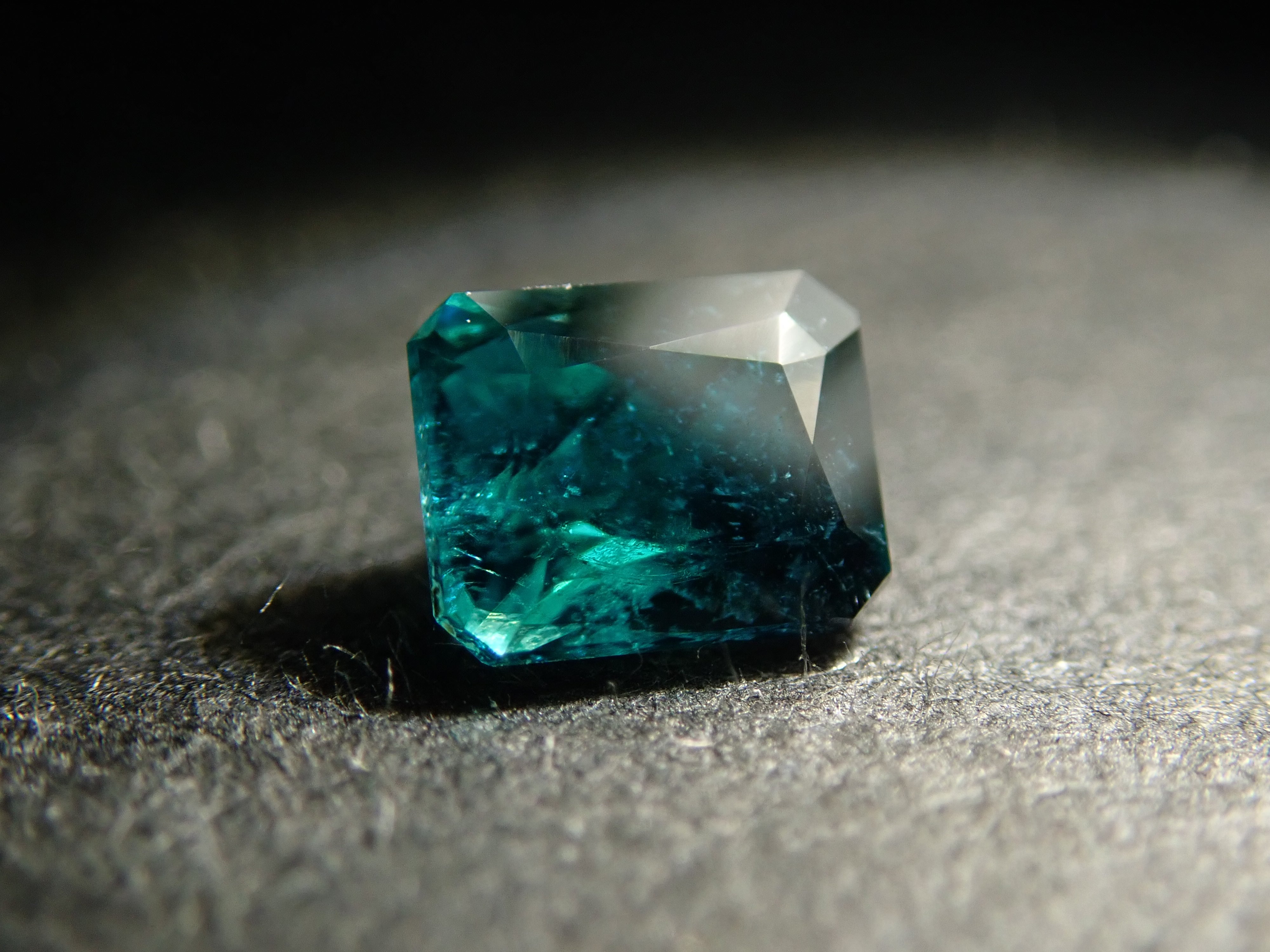 【10/31 22時販売】マダガスカル産グランディディエライト 0.168ctルース