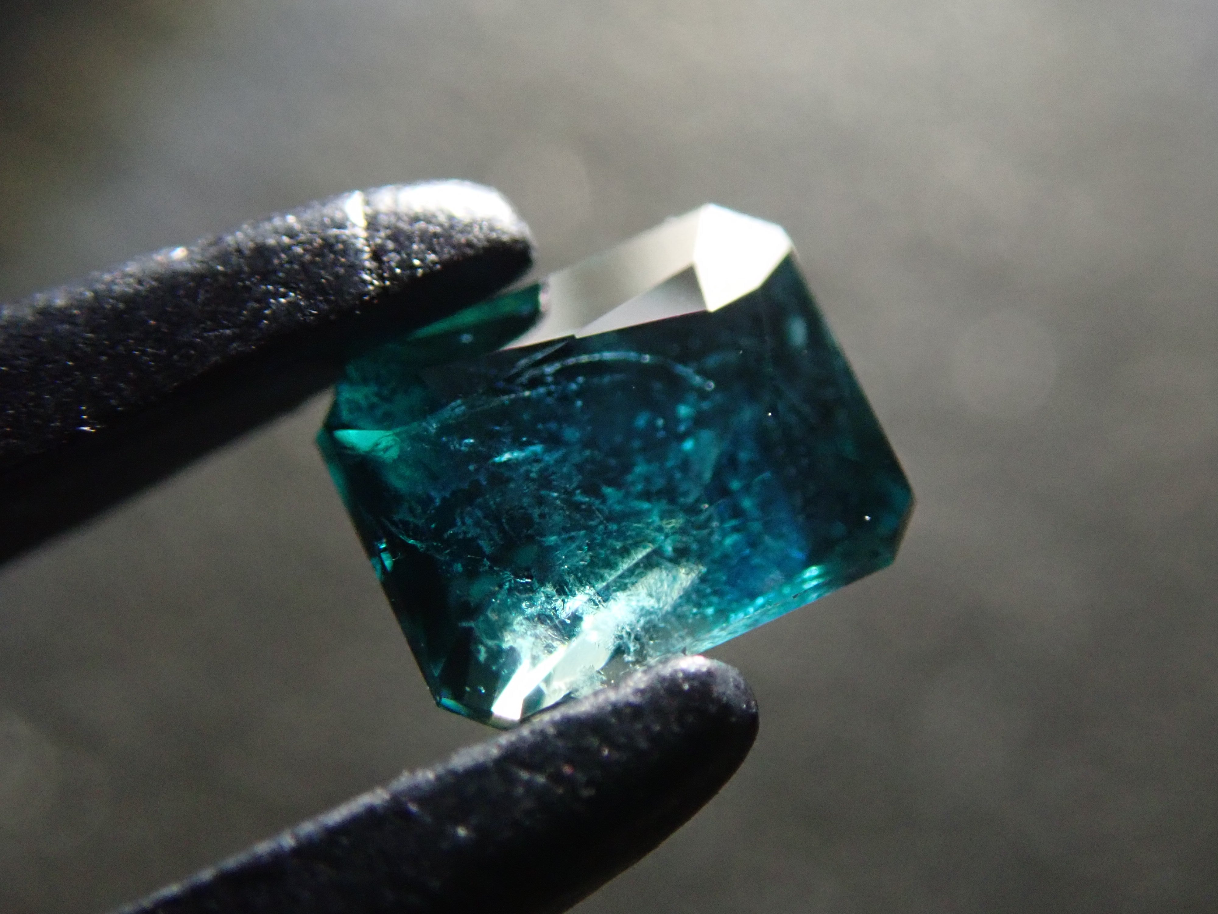 【10/31 22時販売】マダガスカル産グランディディエライト 0.168ctルース