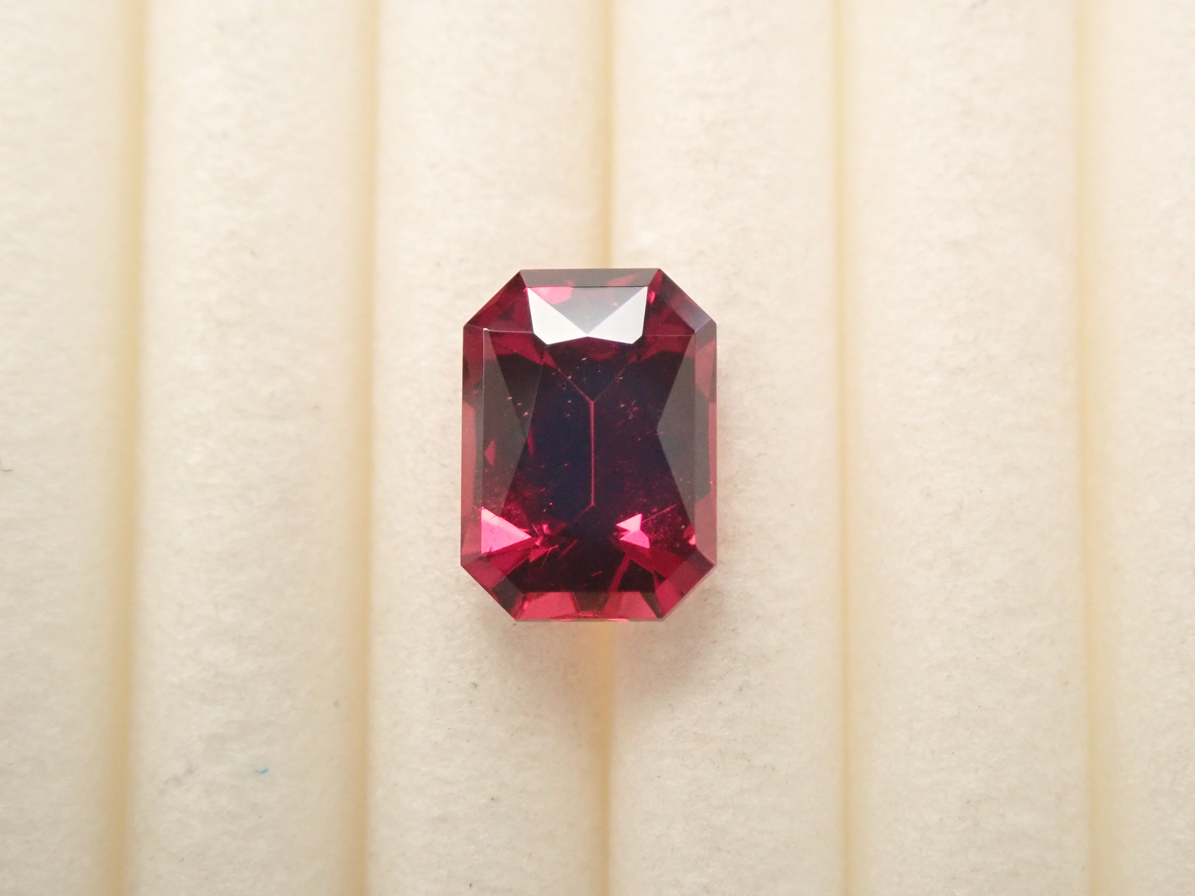 【11/1 22時販売】モザンビーク産ロードライトガーネット 0.835ctルース