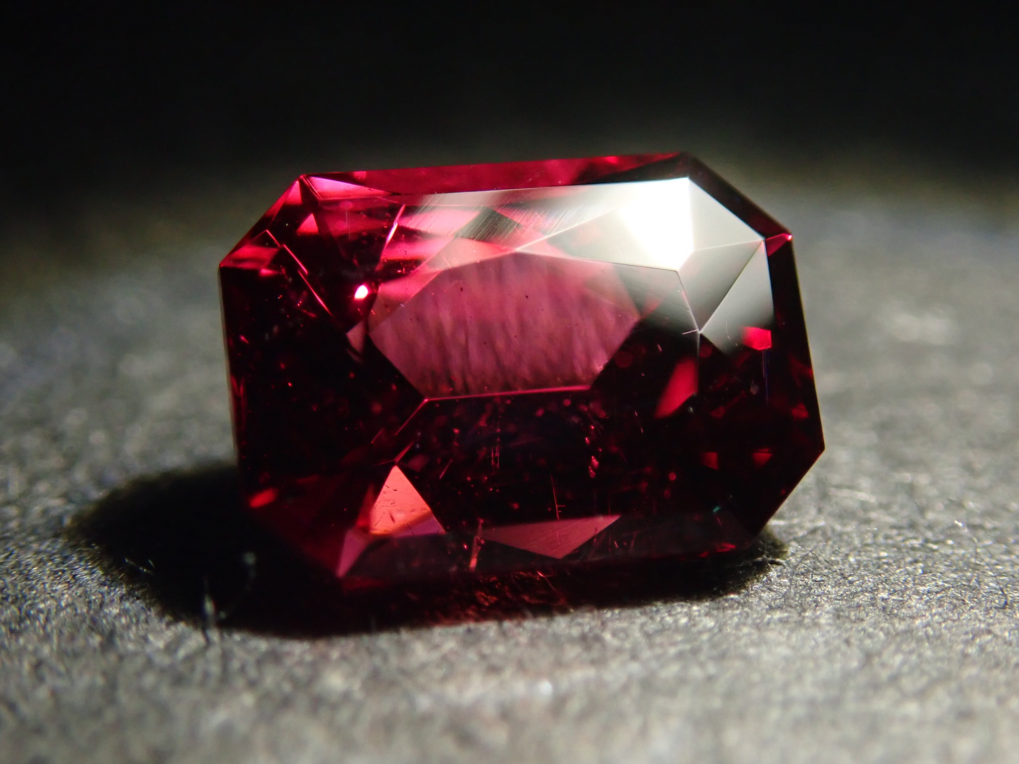 【11/1 22時販売】モザンビーク産ロードライトガーネット 0.835ctルース