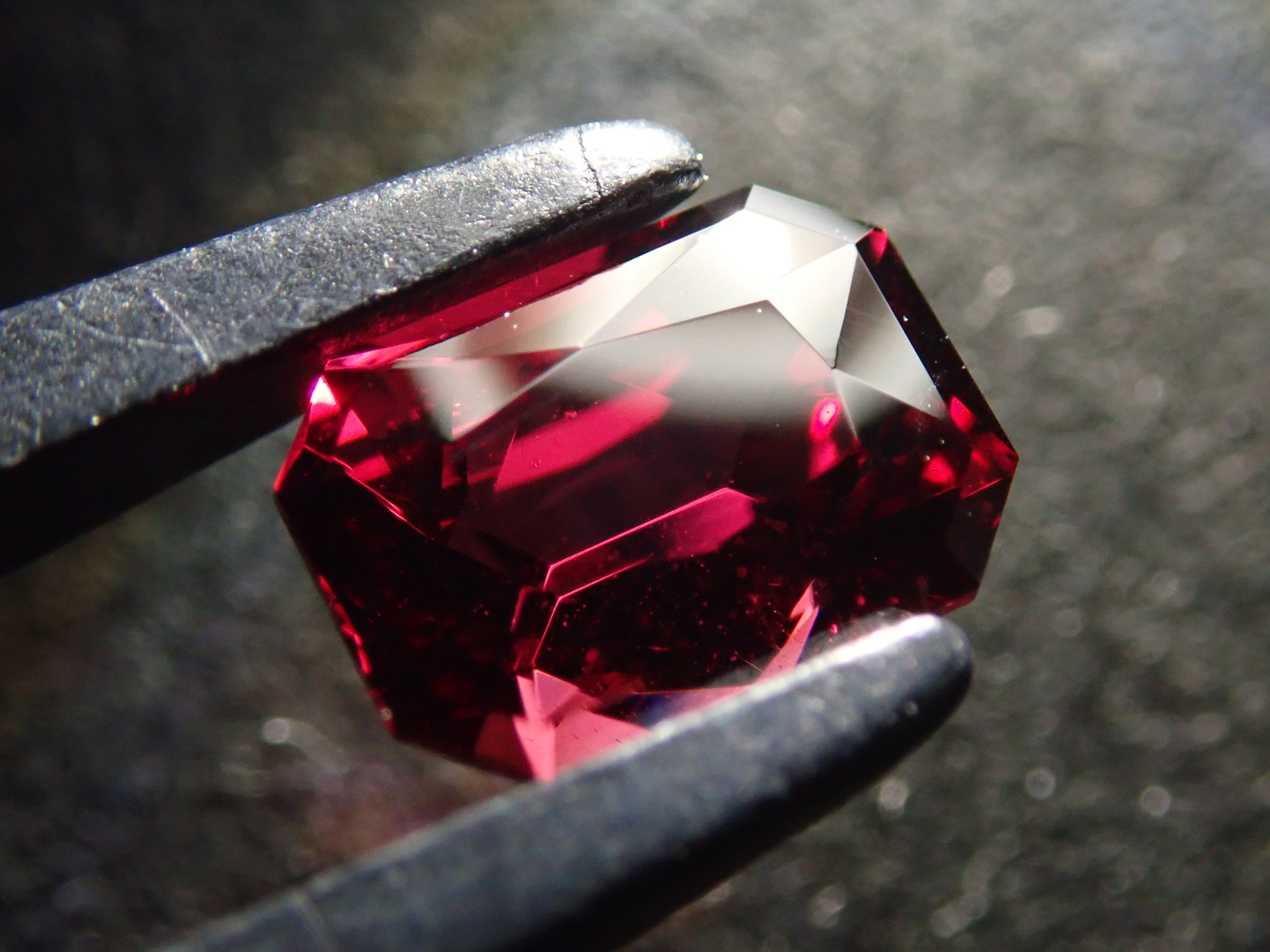 【11/1 22時販売】モザンビーク産ロードライトガーネット 0.835ctルース