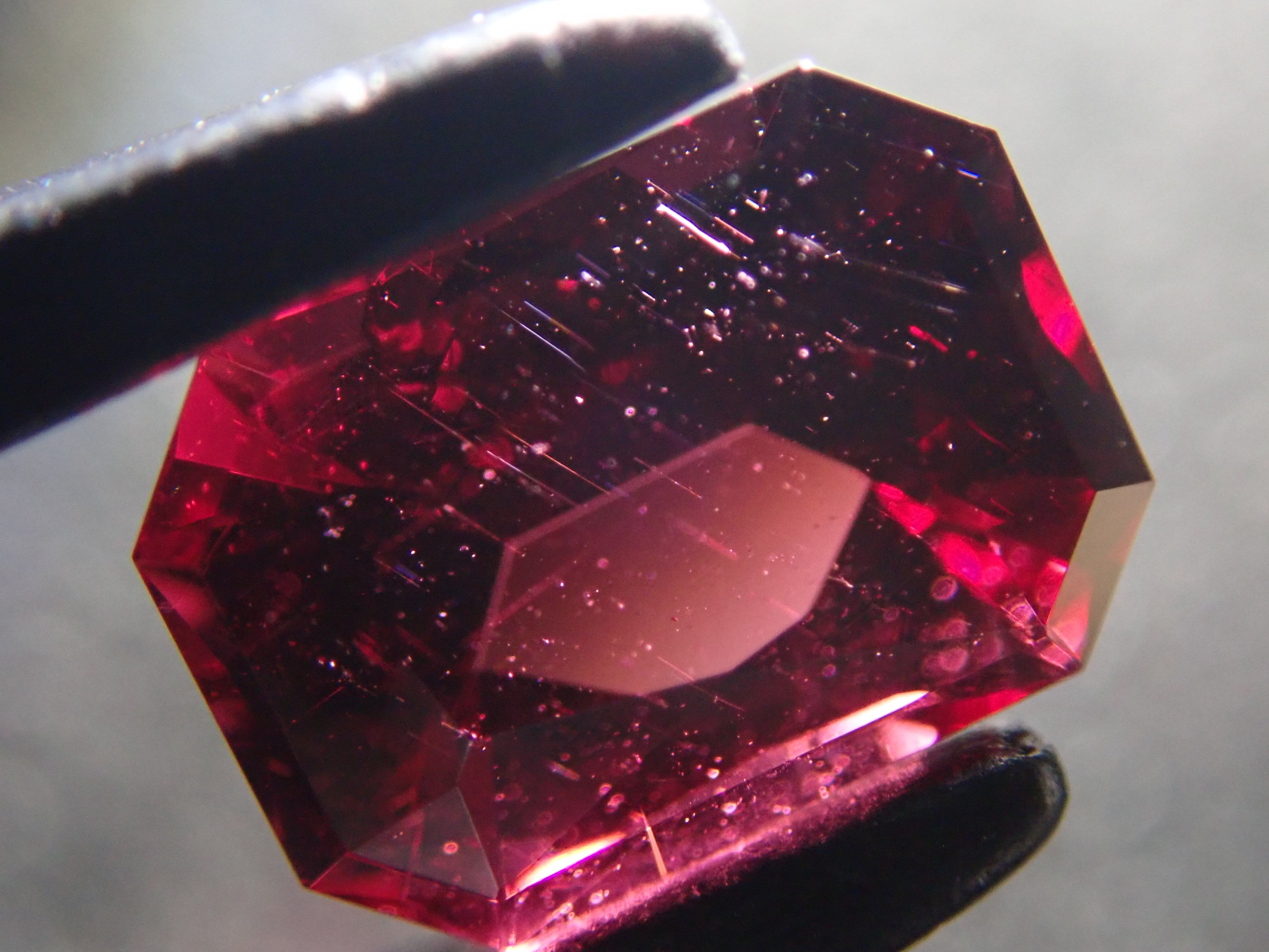 【11/1 22時販売】モザンビーク産ロードライトガーネット 0.835ctルース