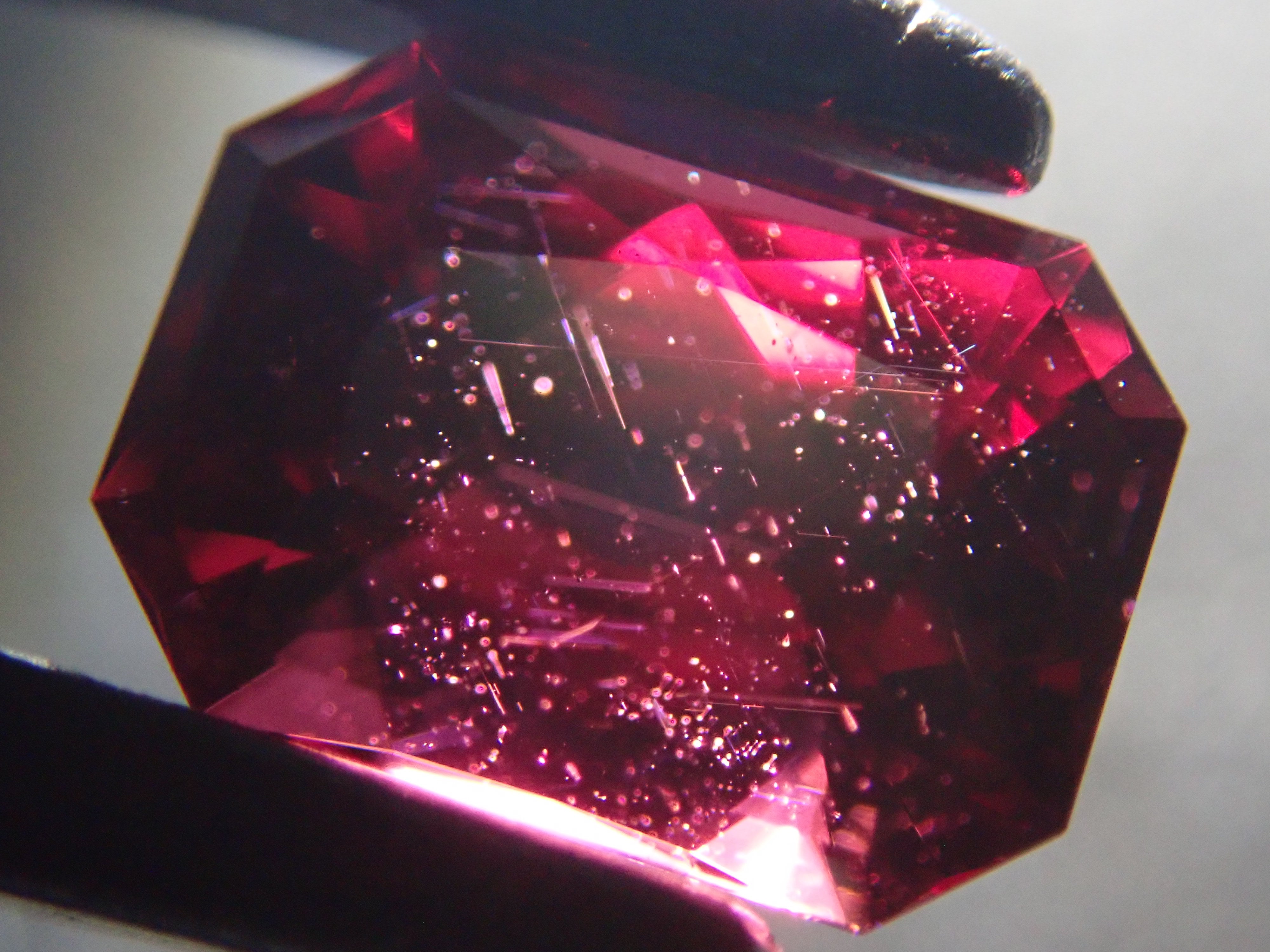 【11/1 22時販売】モザンビーク産ロードライトガーネット 0.835ctルース