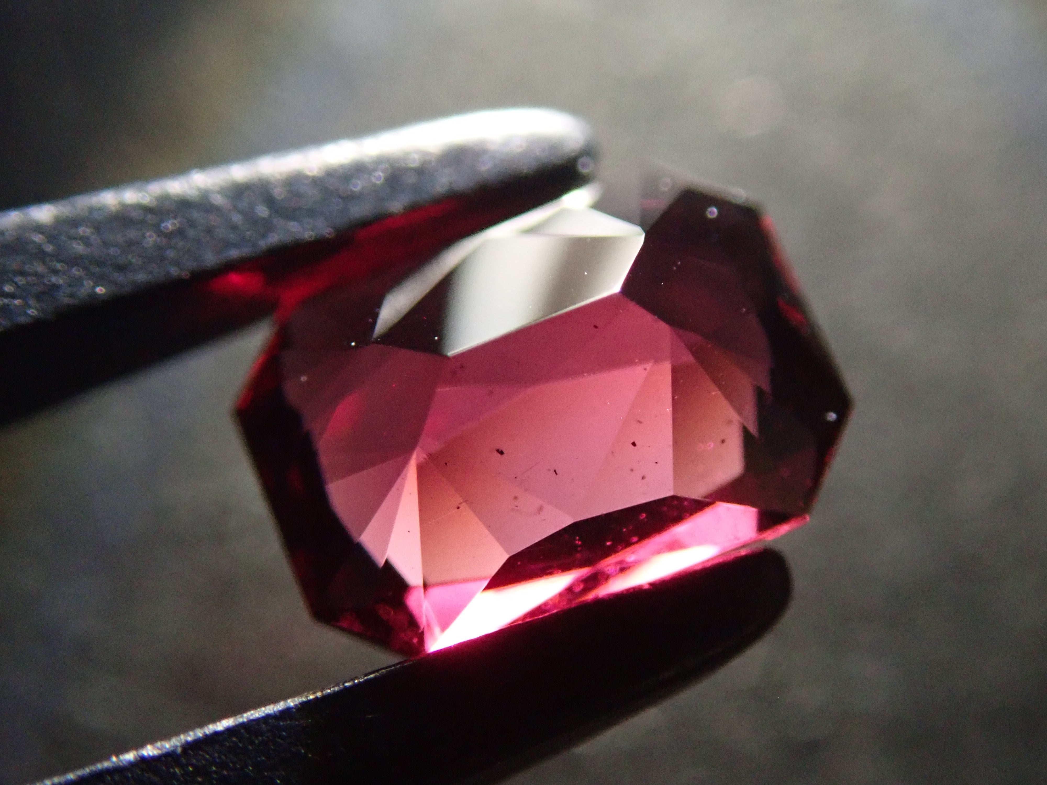 【11/1 22時販売】モザンビーク産ロードライトガーネット 0.835ctルース