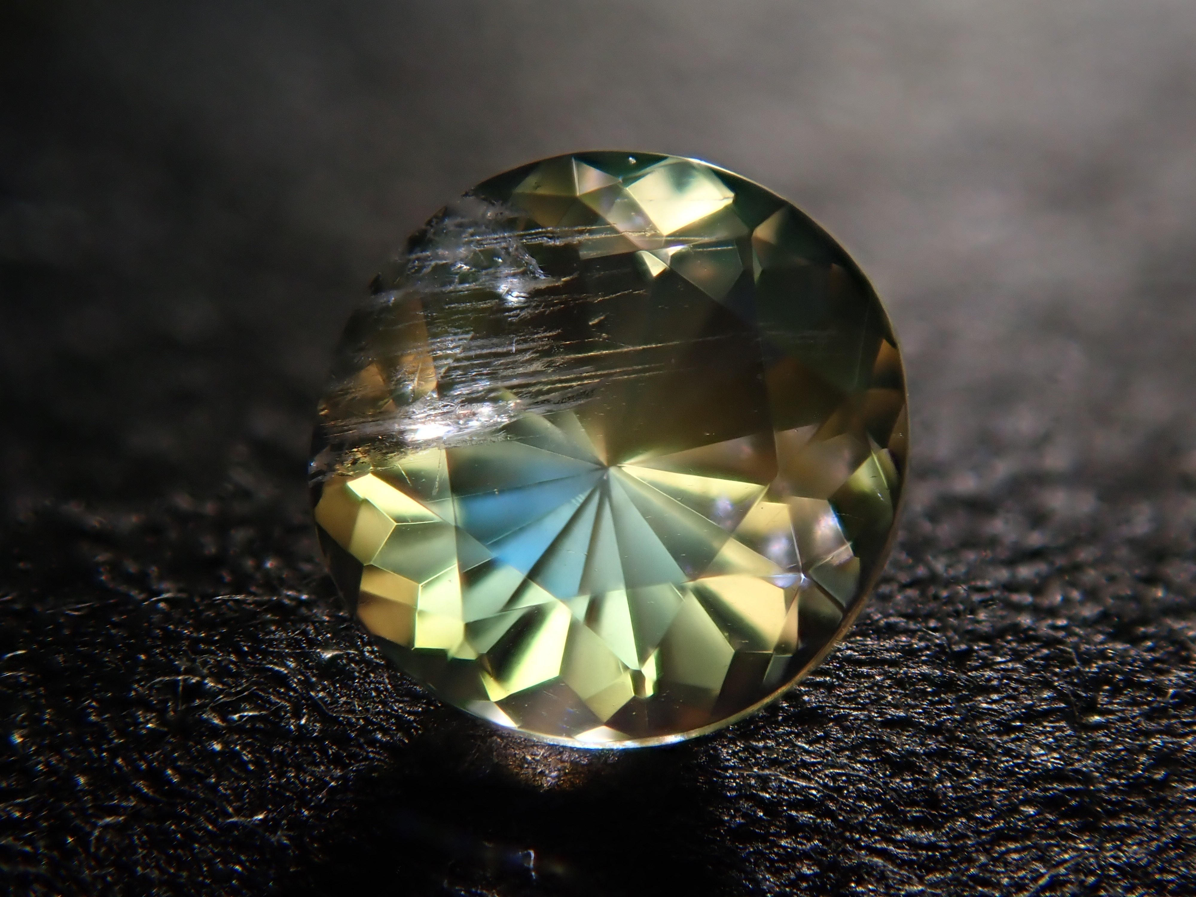 アンデシン・ラブラドライト(通称名 レインボームーンストーン) 0.167ctルース