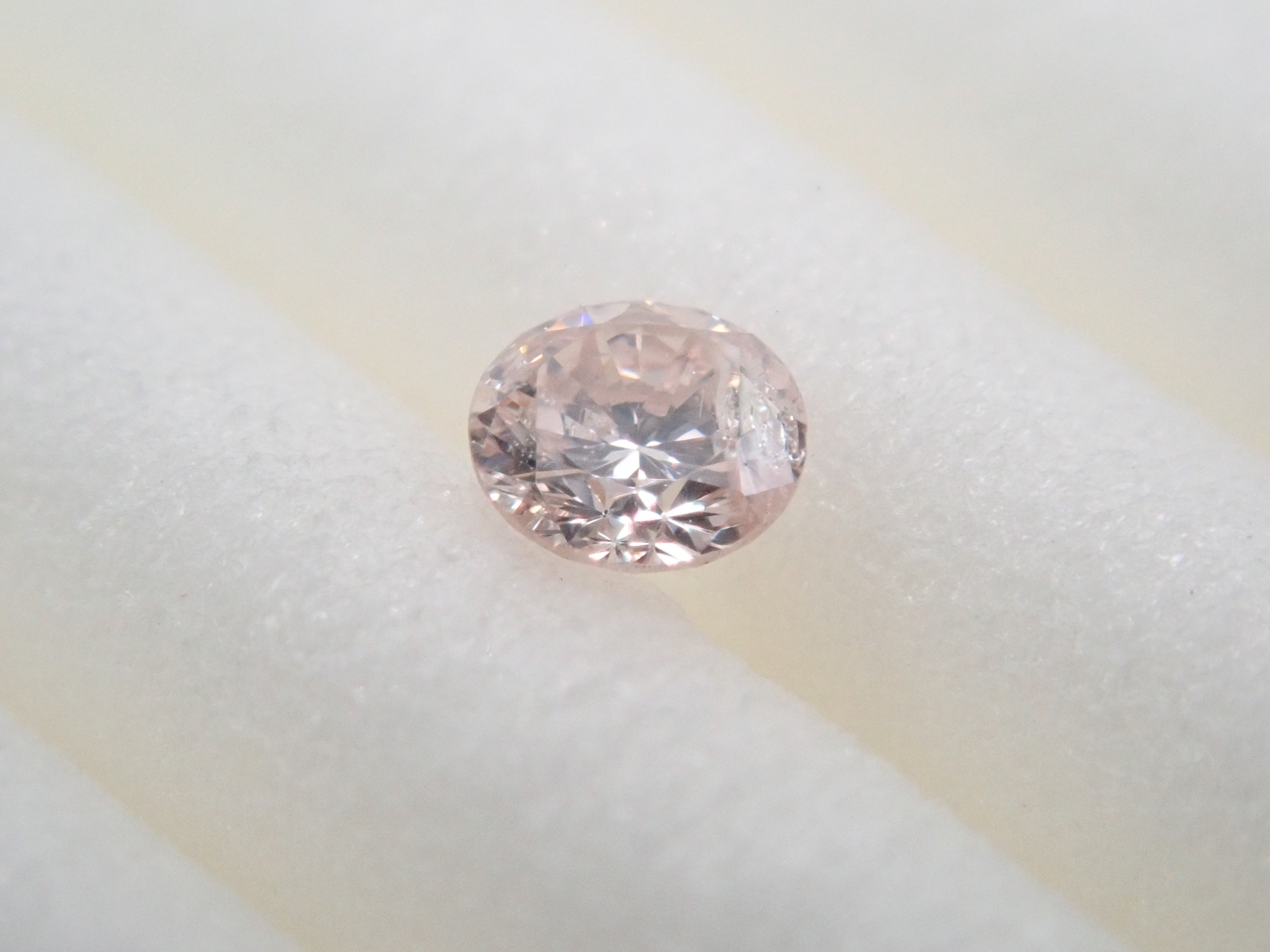 ピンクダイヤモンド(ラウンドカット) 0.060ctルース(VERY LIGHT BROWN PINK, I-2)
