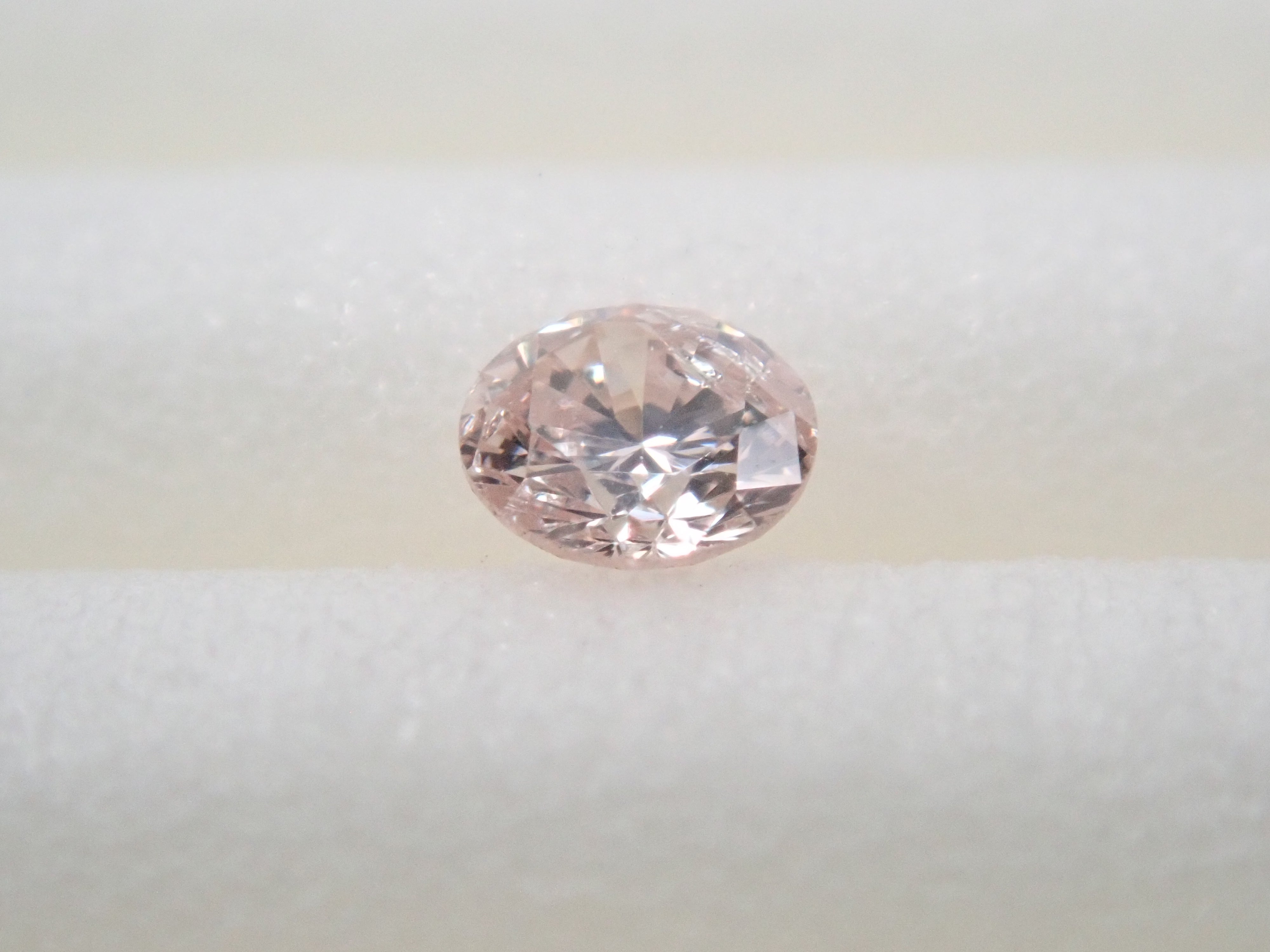 ピンクダイヤモンド(ラウンドカット) 0.060ctルース(VERY LIGHT BROWN PINK, I-2)