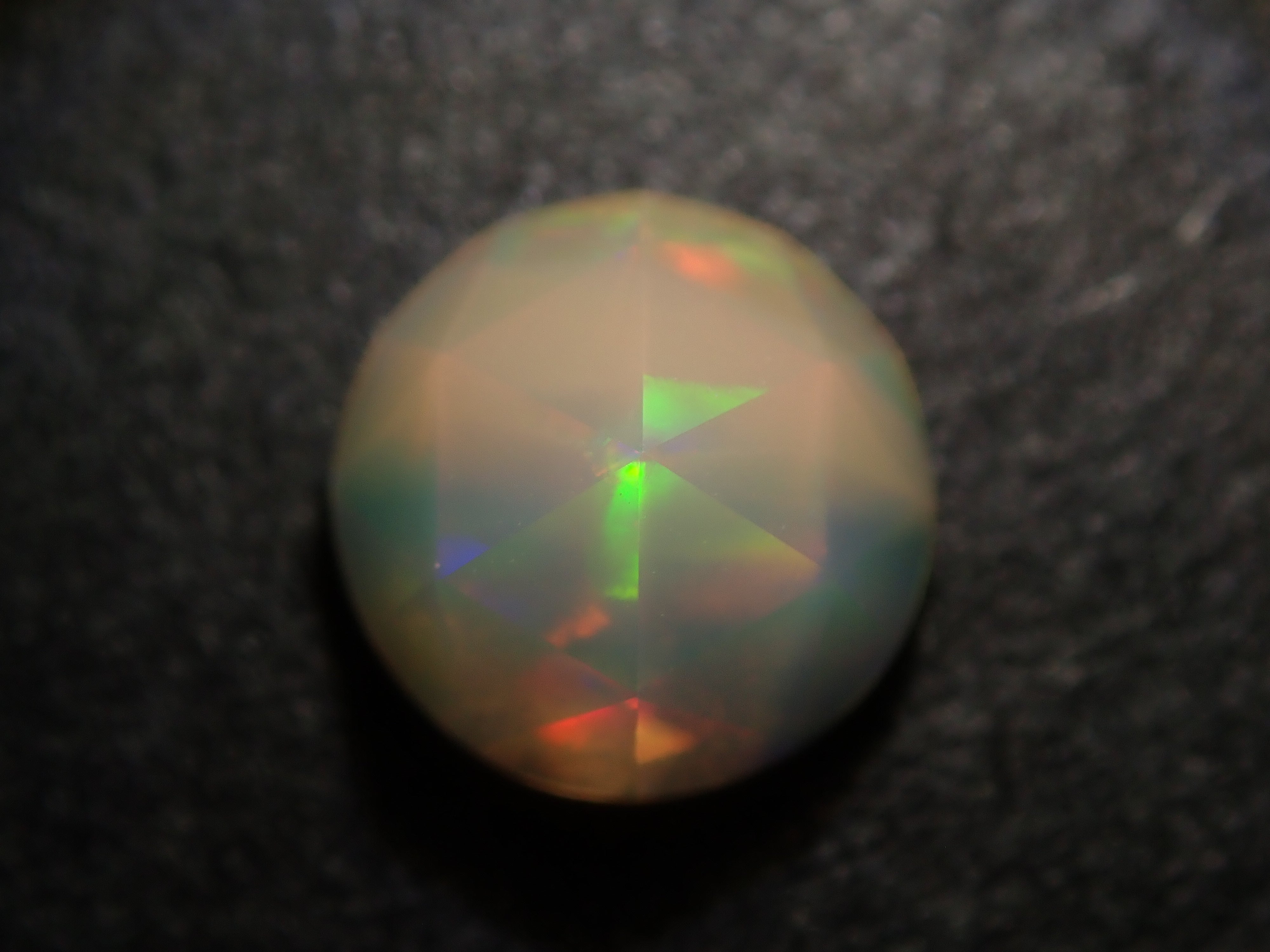 オパール 0.590ctルース