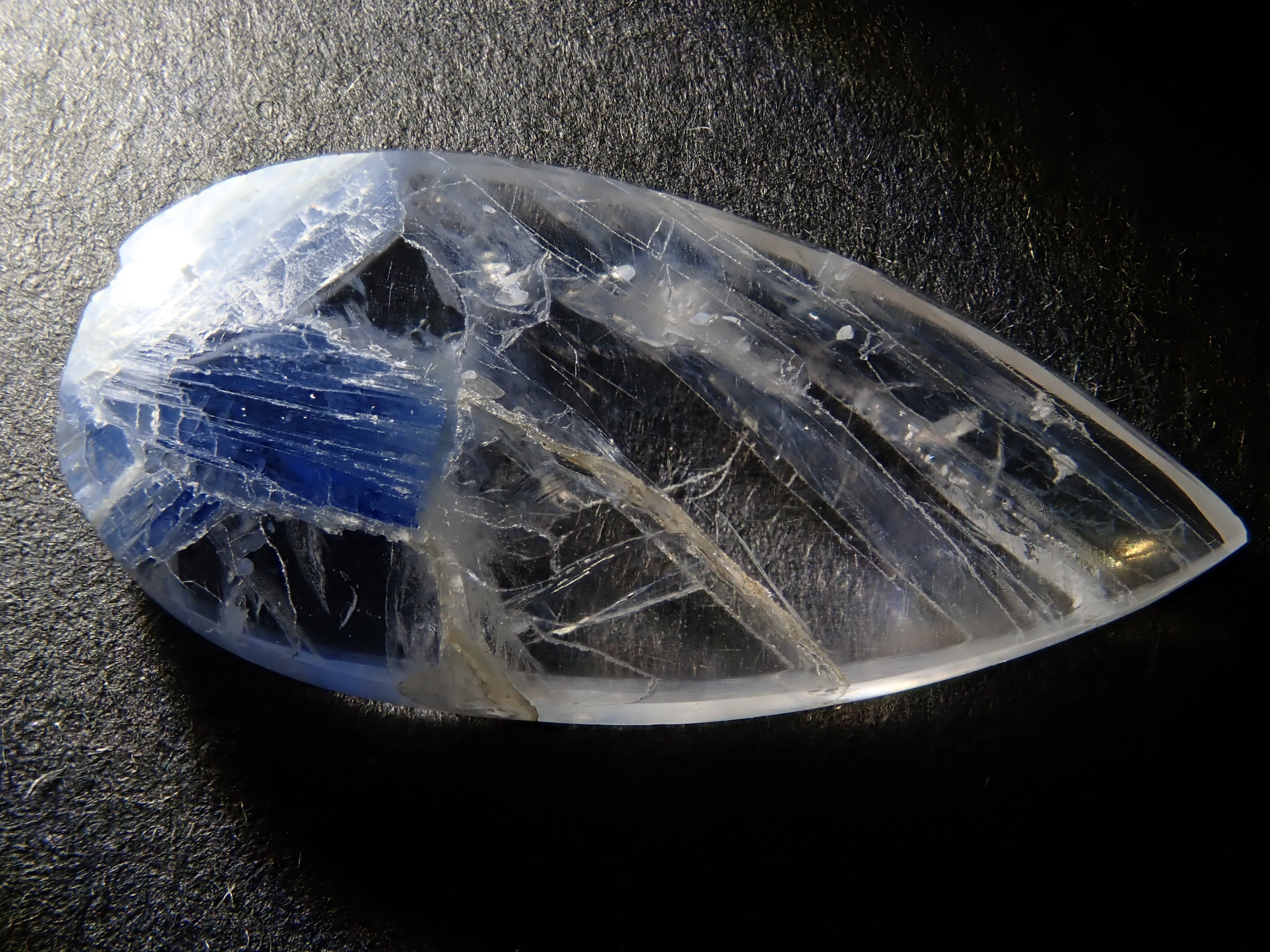 ブラジル産カイヤナイトインクォーツ 4.770ctルース