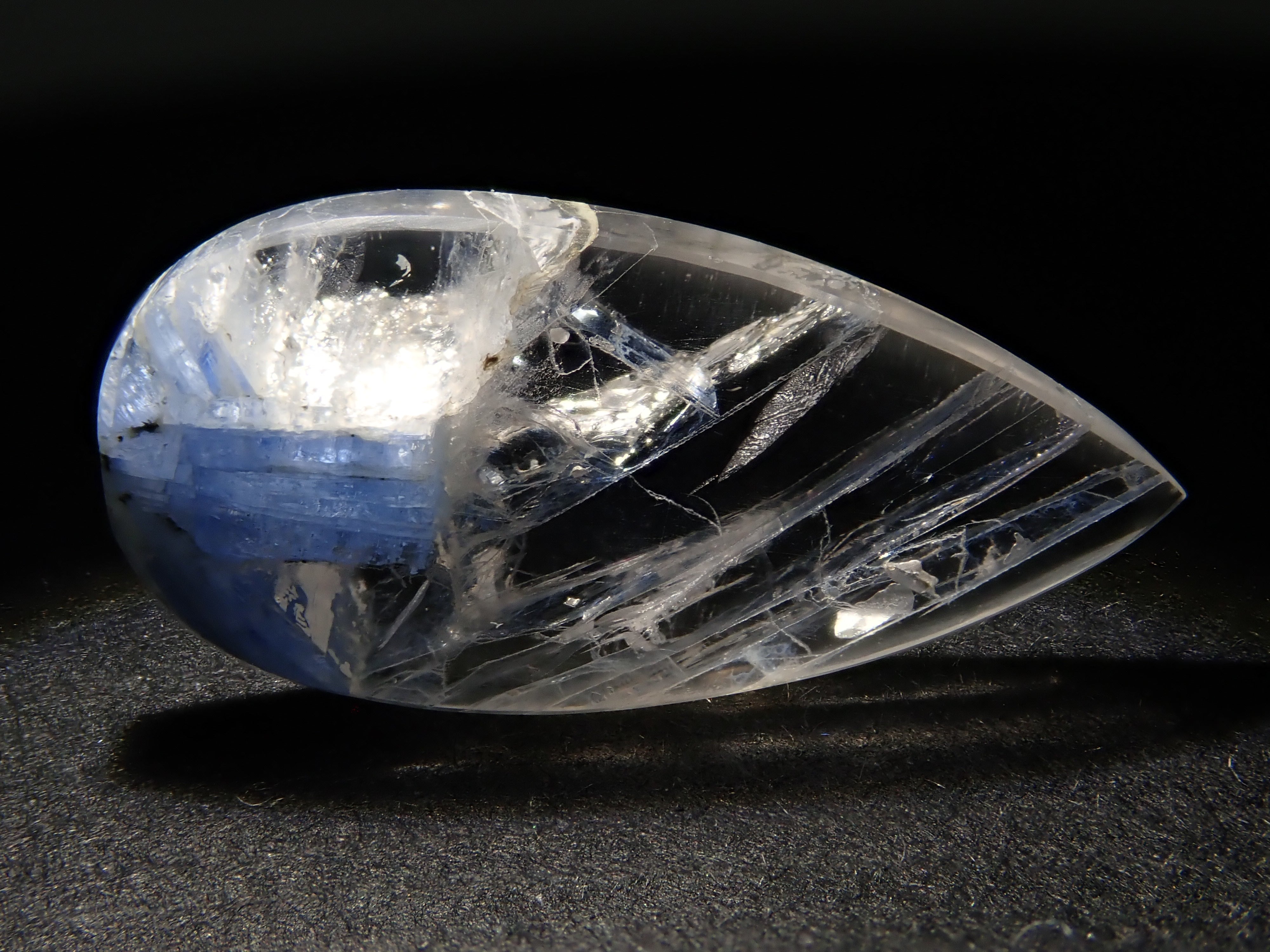 ブラジル産カイヤナイトインクォーツ 4.770ctルース