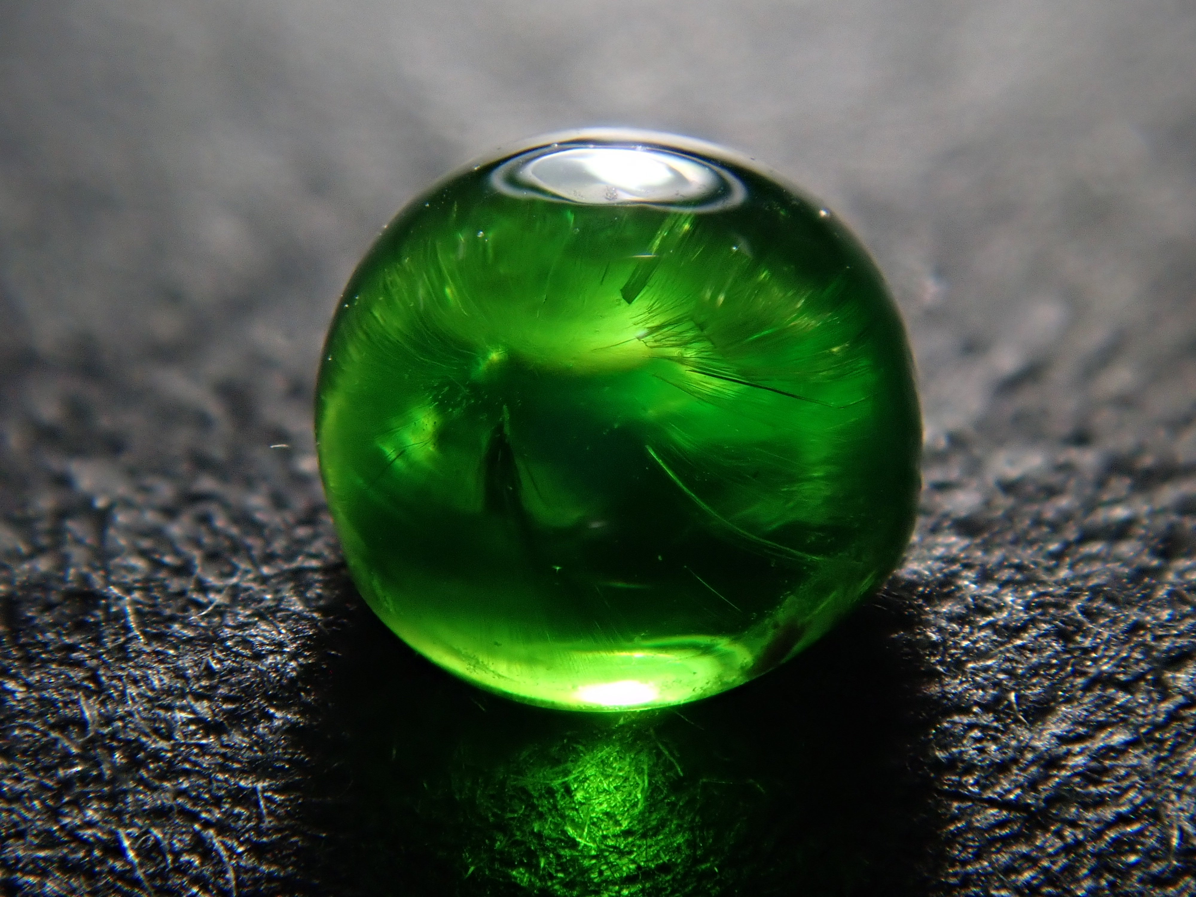 デマントイドガーネットキャッツアイ(ホーステール認む) 0.222ctルース