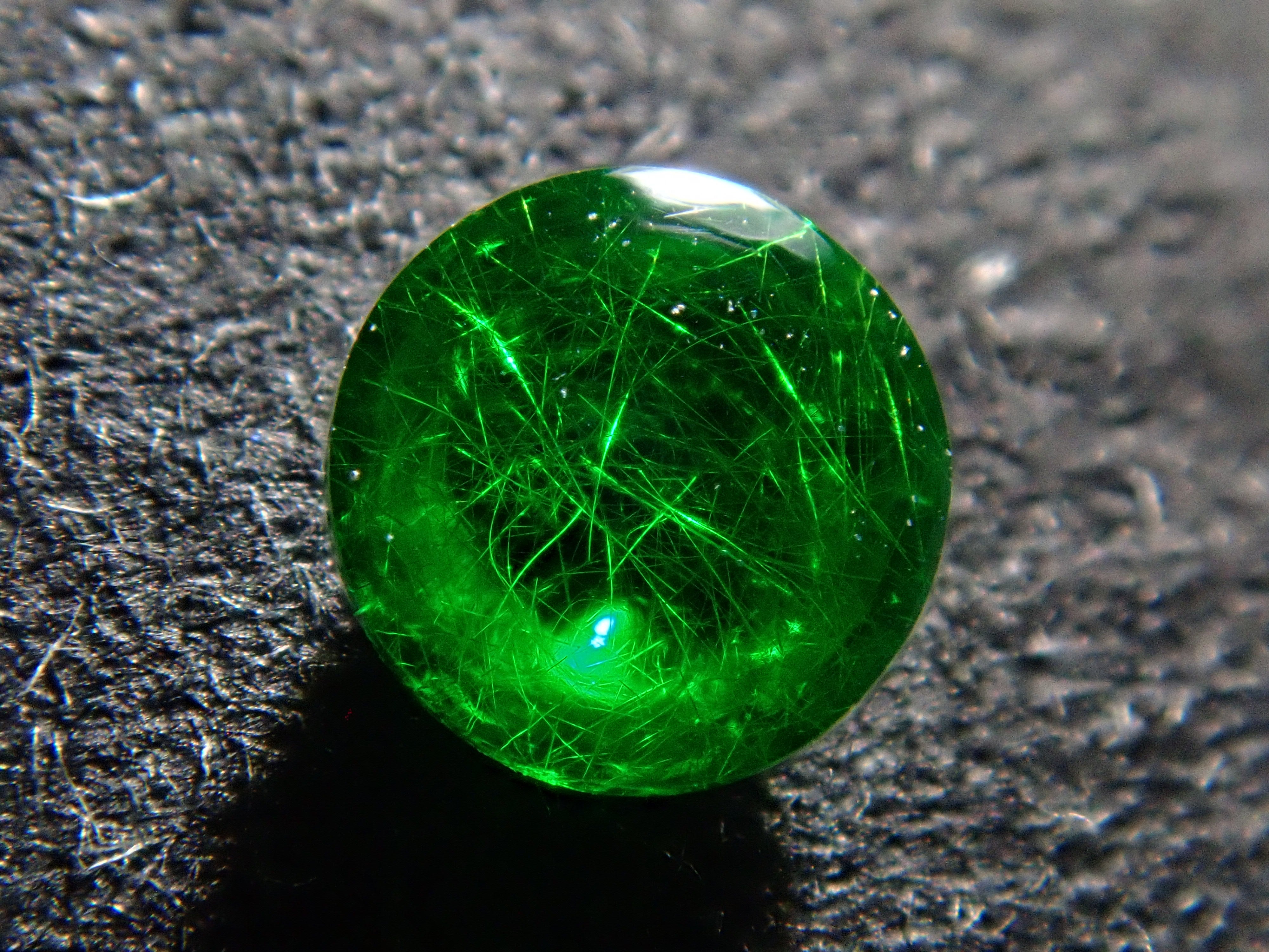 デマントイドガーネットキャッツアイ(ホーステール認む) 0.171ctルース