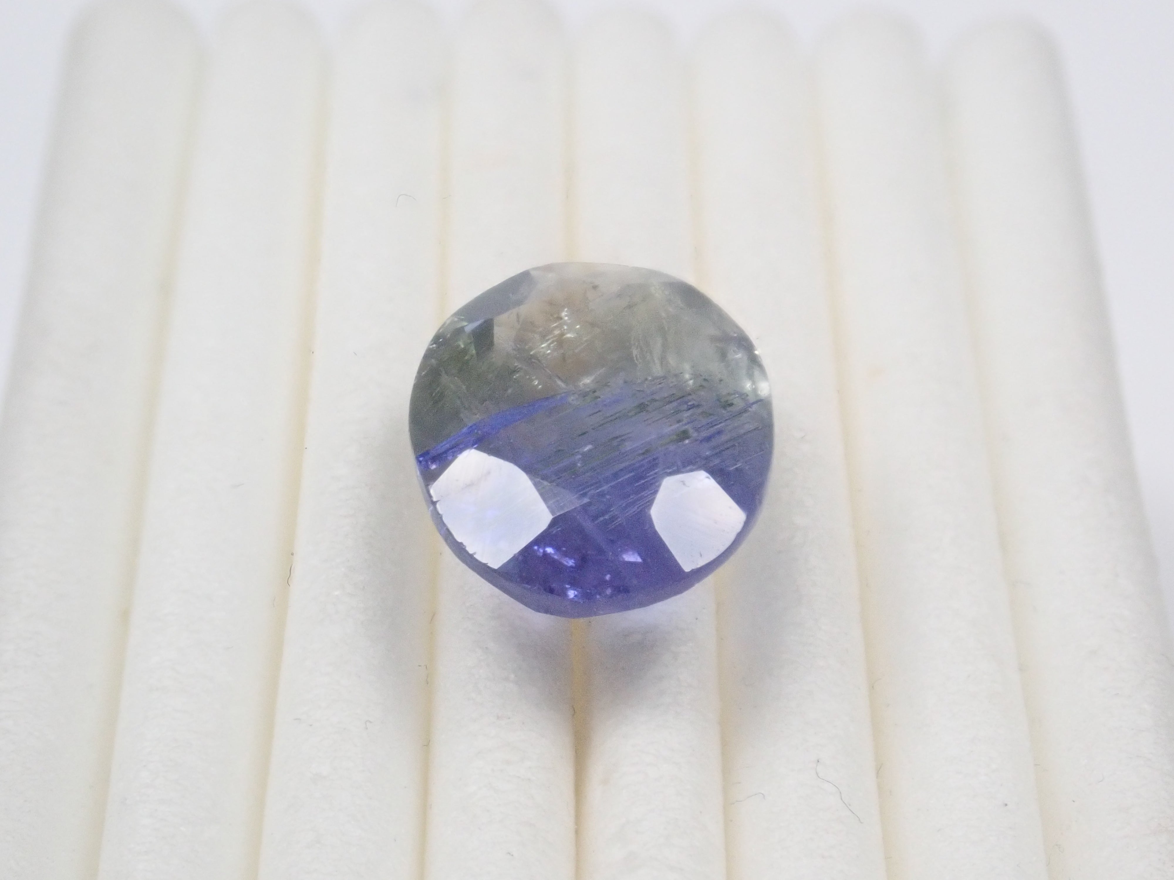 【12/5 22時販売】タンザニア産バイカラータンザナイト(虹入り) 6.351ctルース