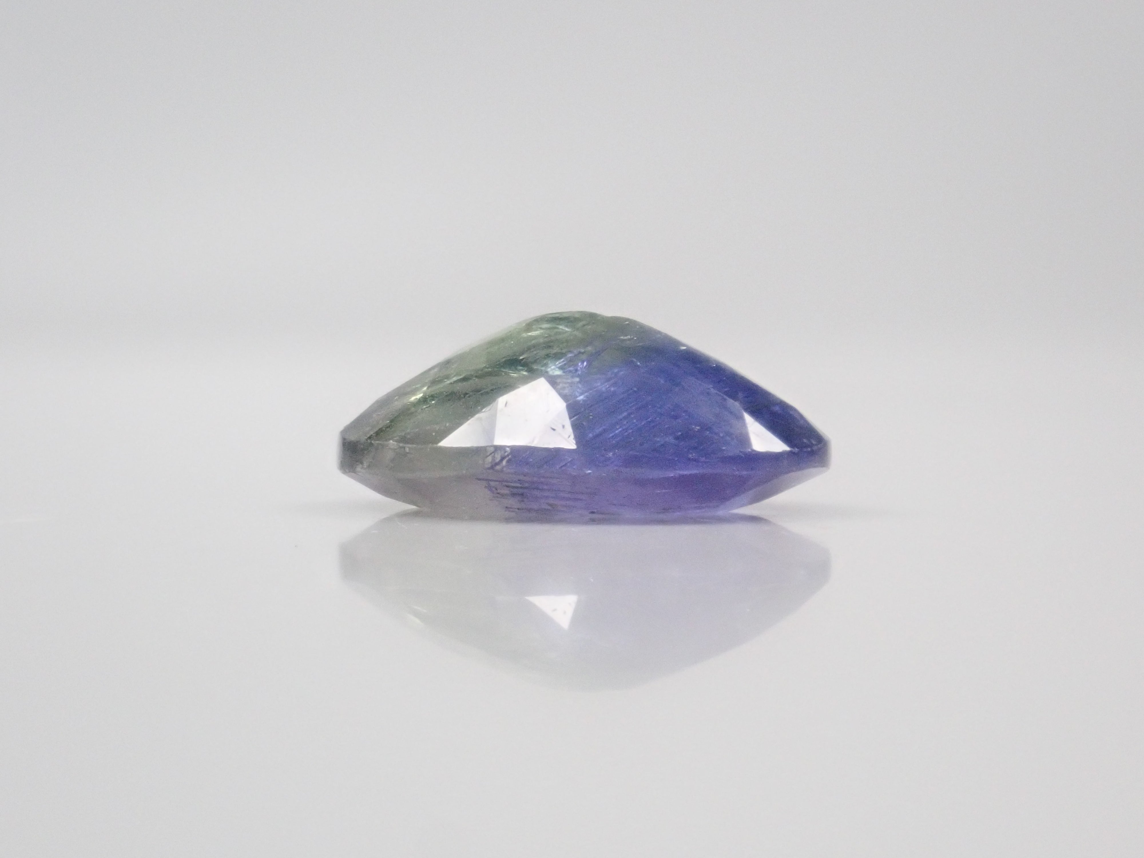 【12/5 22時販売】タンザニア産バイカラータンザナイト(虹入り) 6.351ctルース