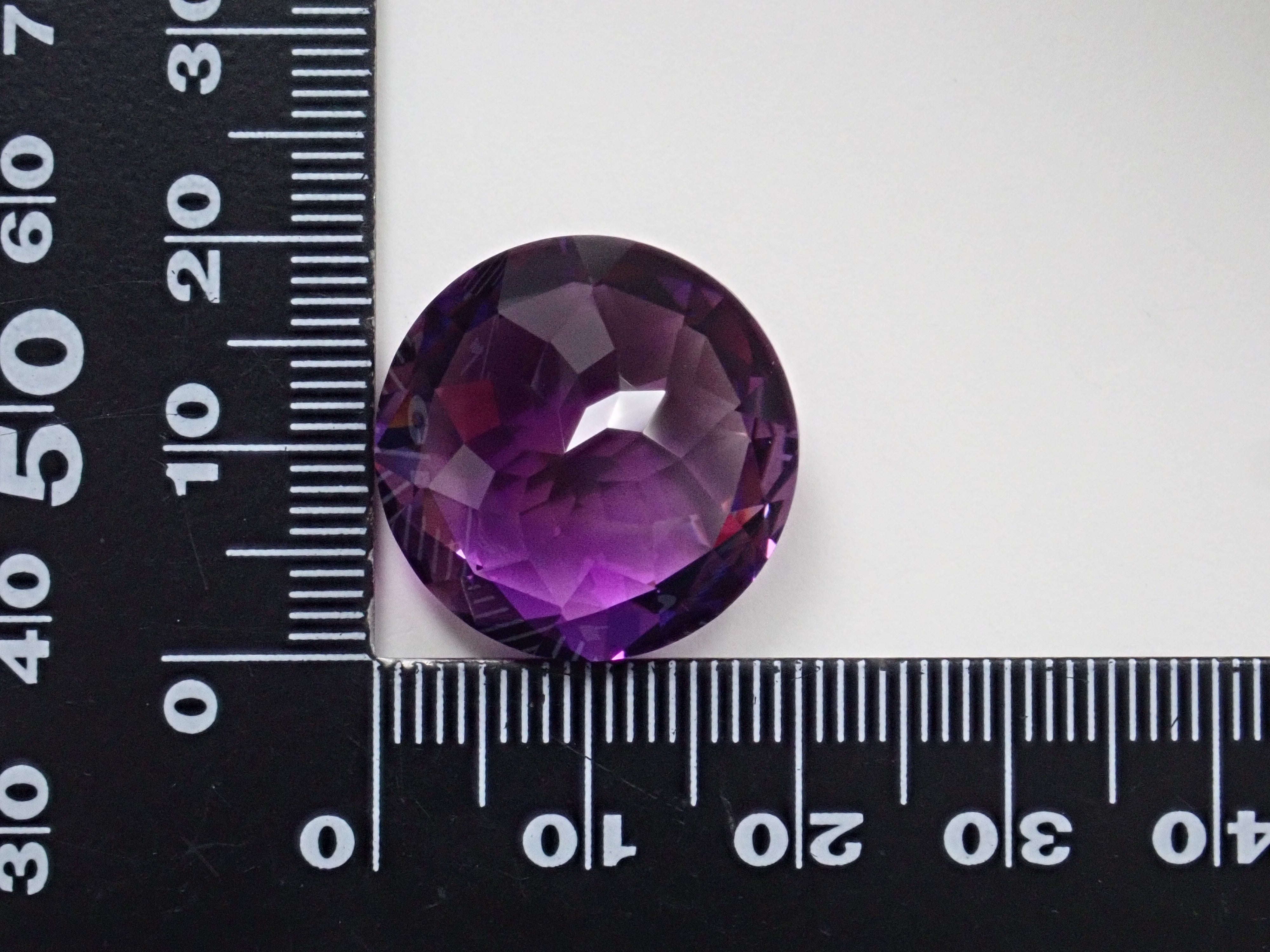 【カメリアカット】カラーシフトアメジスト 20mm/26.815ct《コラボ》ルース ワッペン付