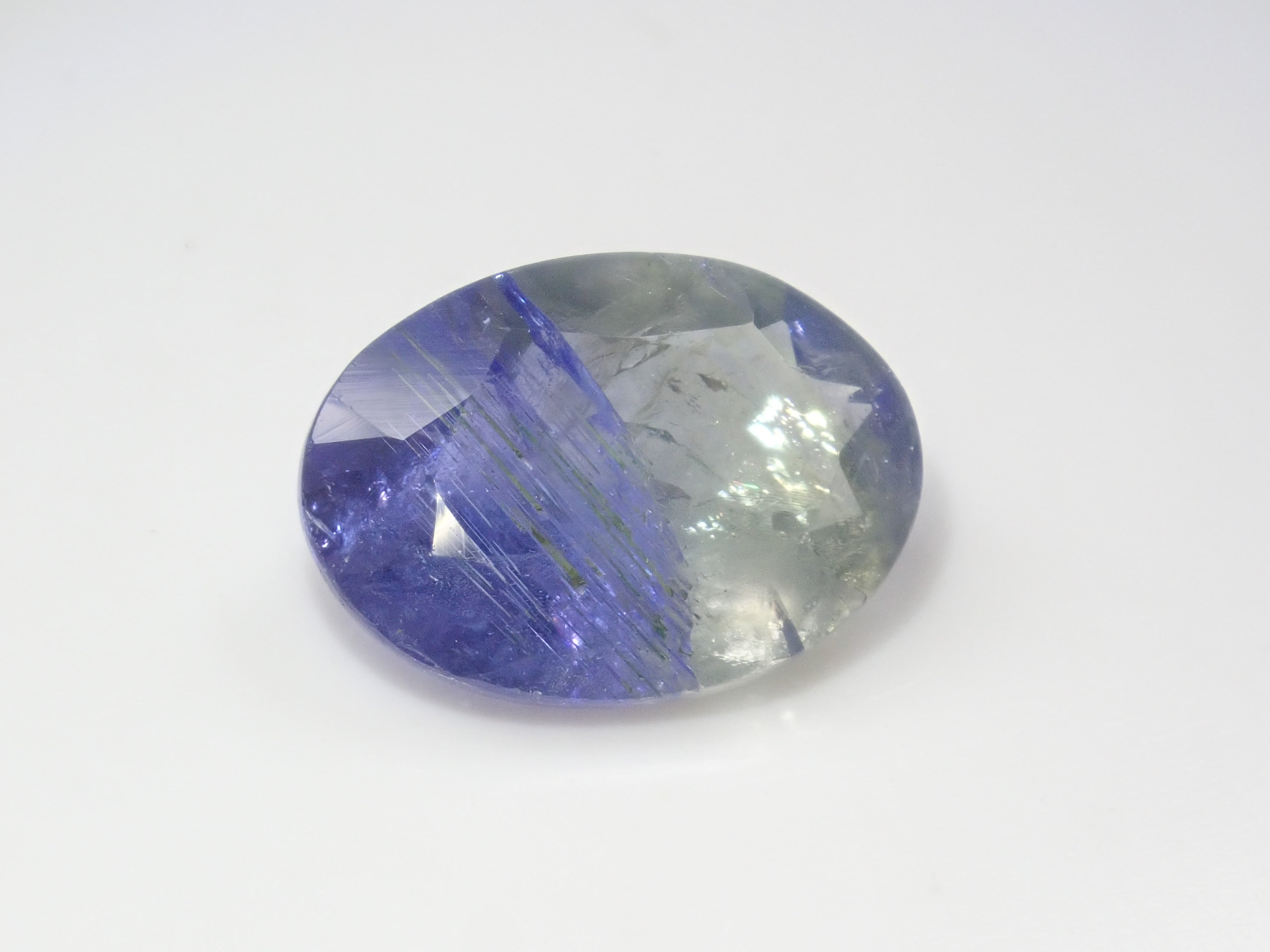 【12/5 22時販売】タンザニア産バイカラータンザナイト(虹入り) 6.351ctルース