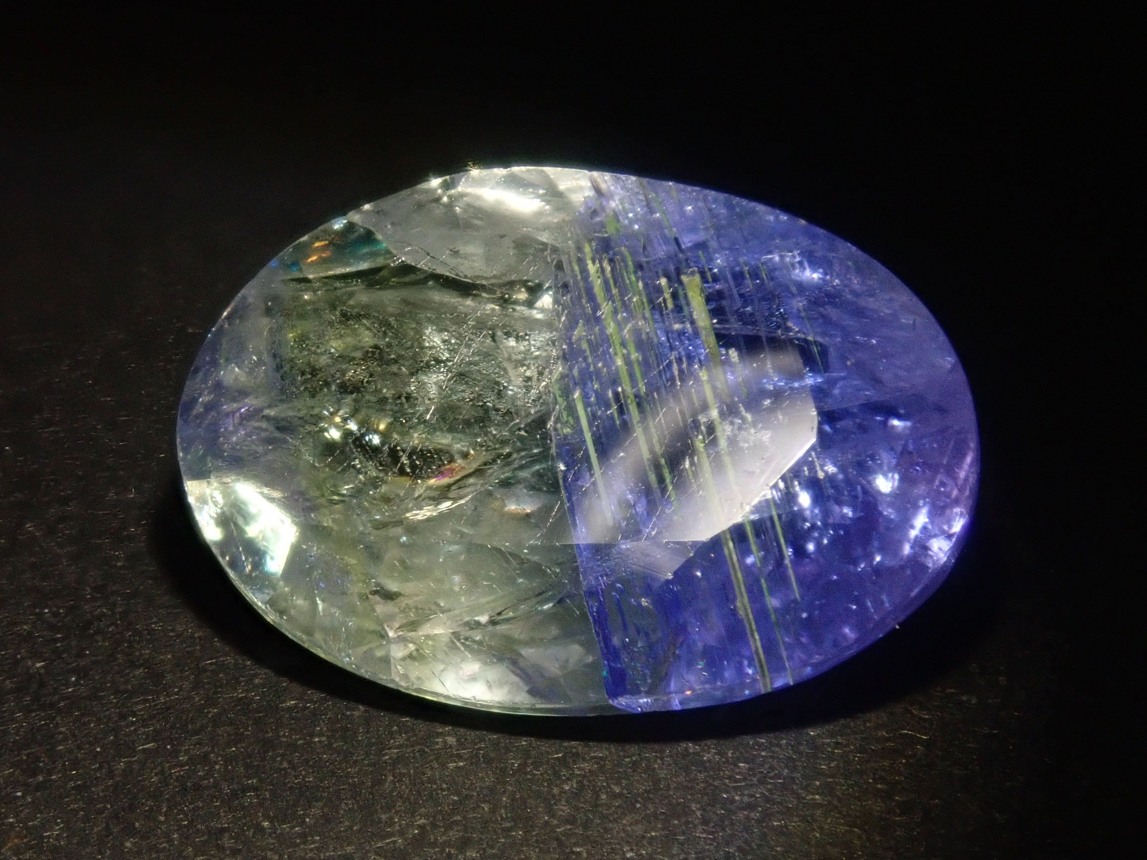 【12/5 22時販売】タンザニア産バイカラータンザナイト(虹入り) 6.351ctルース