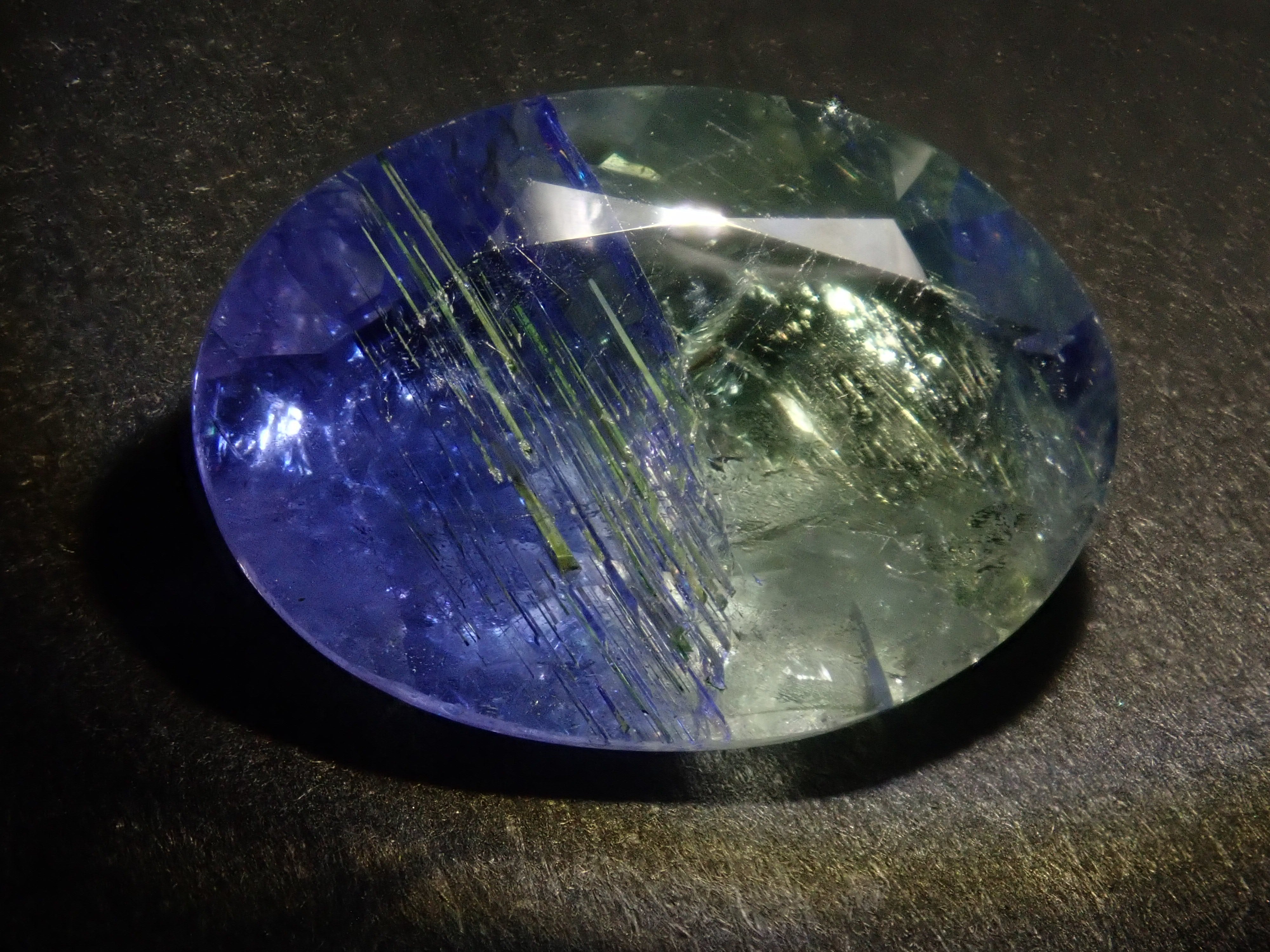 【12/5 22時販売】タンザニア産バイカラータンザナイト(虹入り) 6.351ctルース