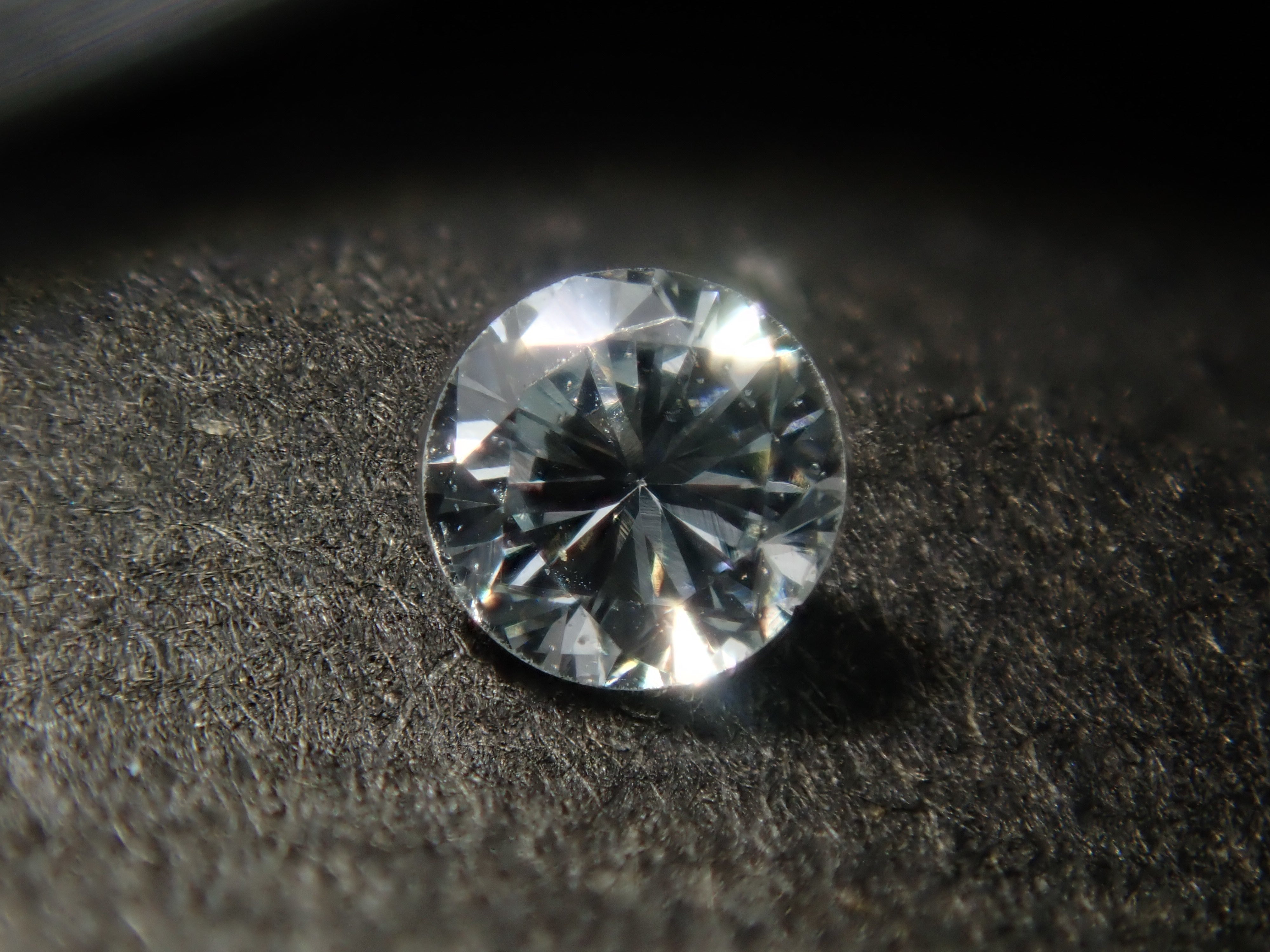 ブルーダイヤモンド 2.3mm/0.056ctルース(LIGHT GREEN BLUE, SI-1)