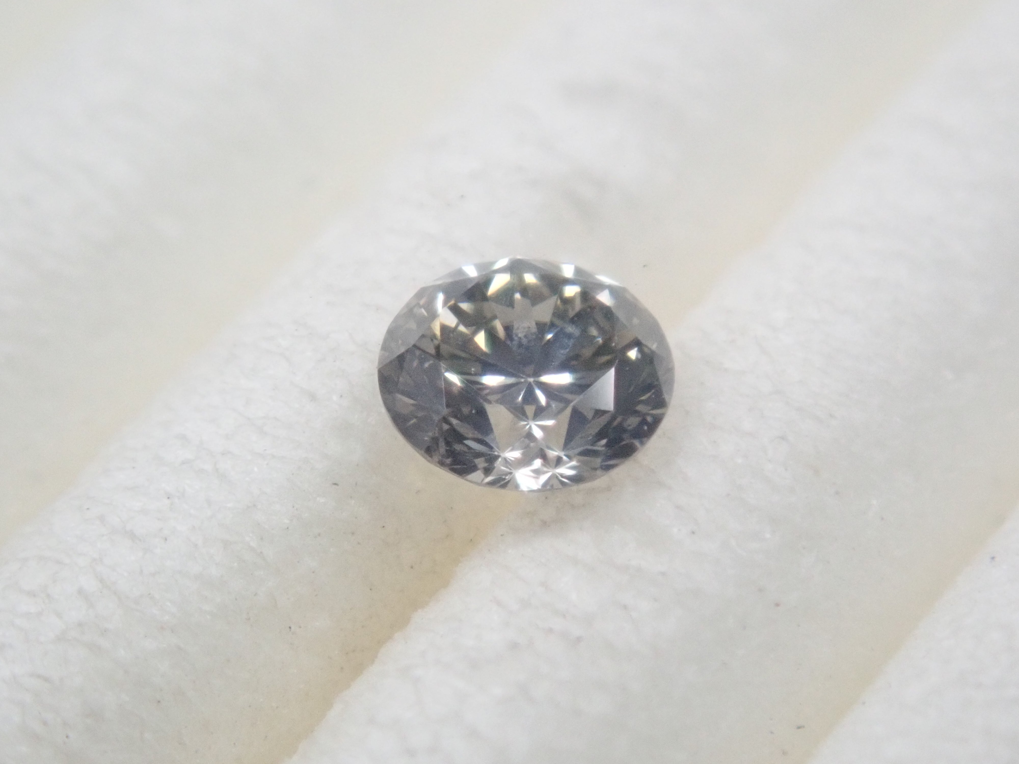 グレーダイヤモンド 0.127ctルース(FANCY YELLOWISH GRAY, SI1)