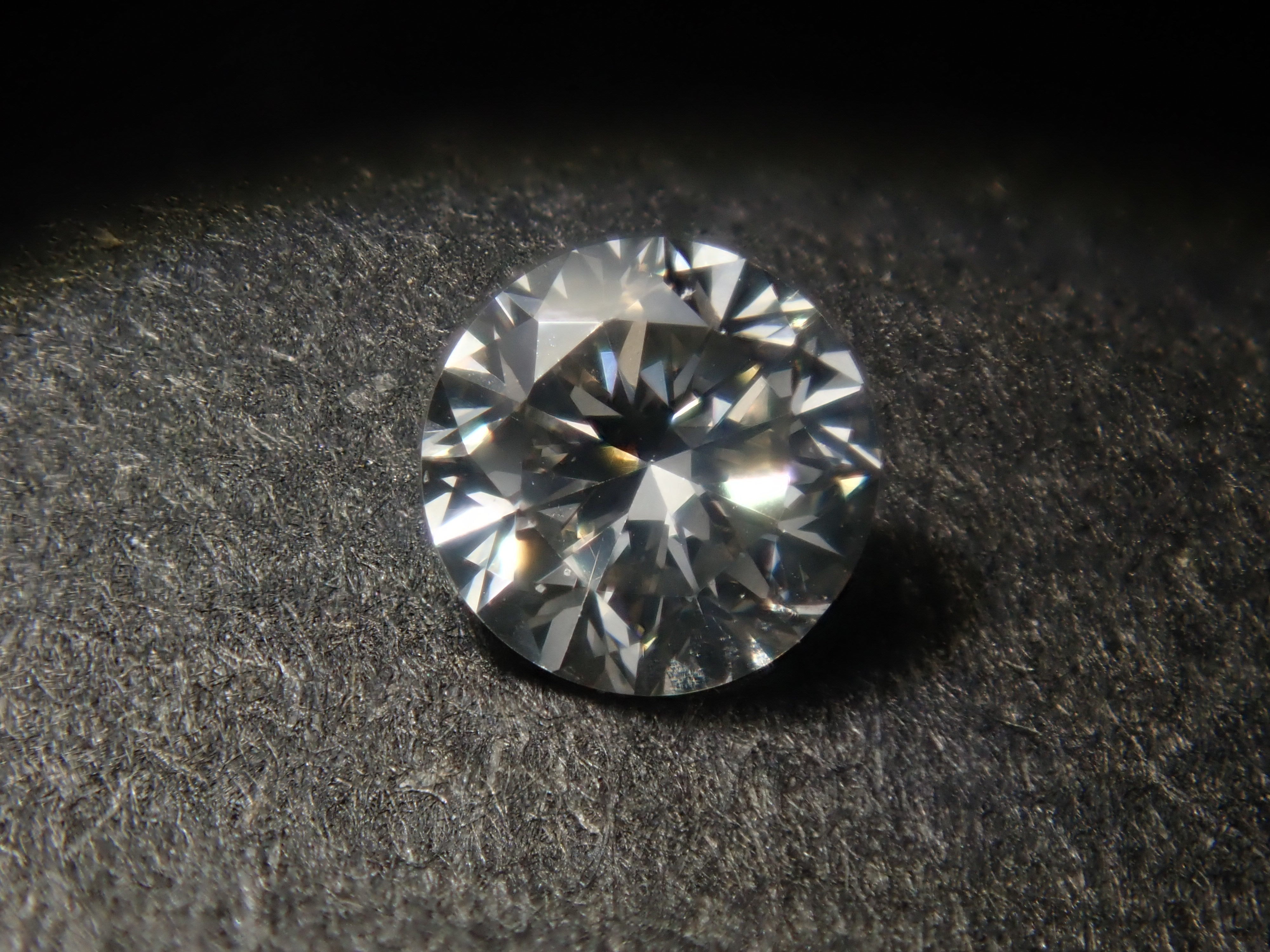 グレーダイヤモンド 0.127ctルース(FANCY YELLOWISH GRAY, SI1)