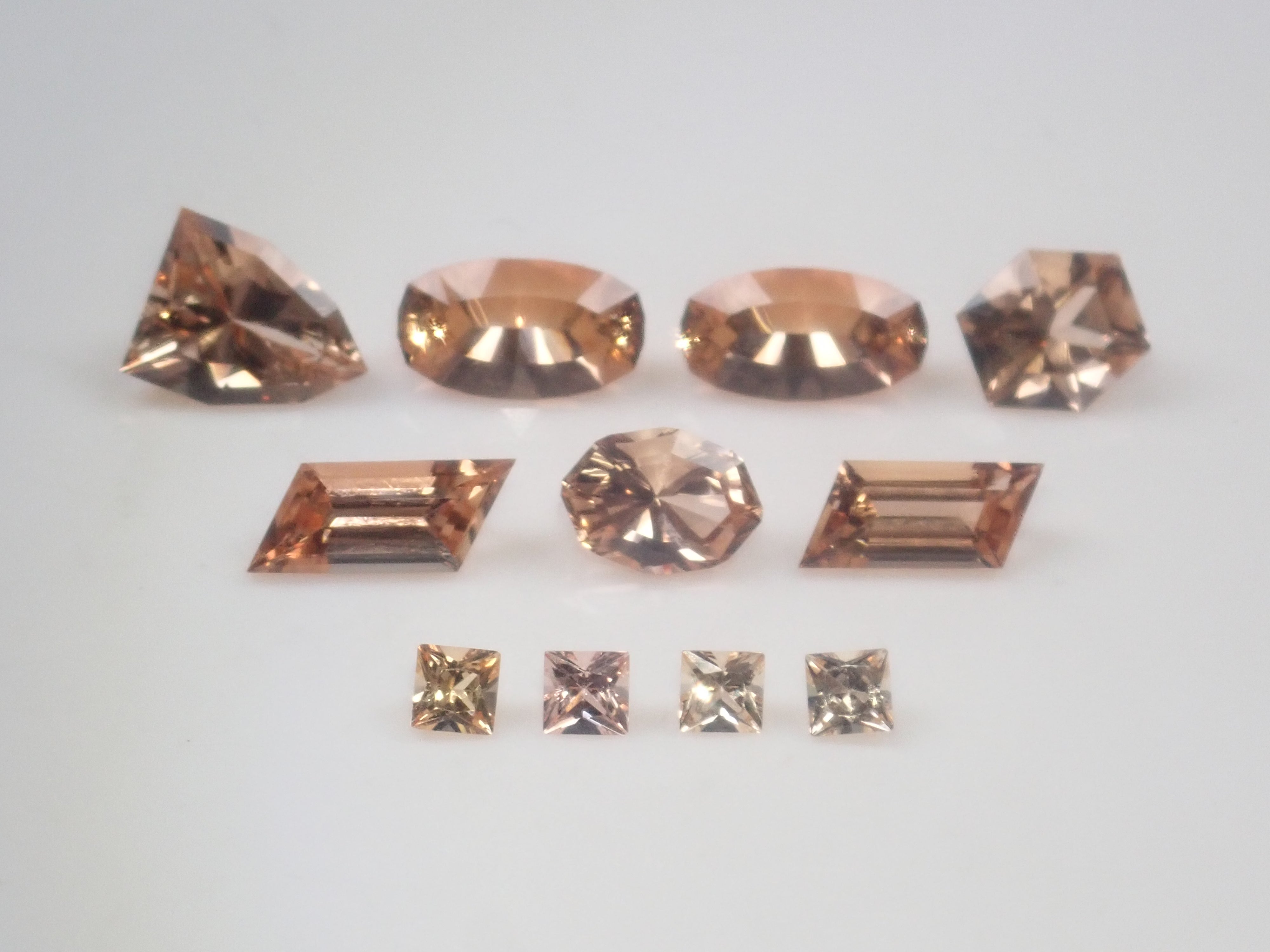 【11/2 22時販売開始】《限定10石》甲州貴石切子(桜切子)のスカイブルートパーズ8.16ctなどが当たる11月誕生石トパーズガチャ💎《複数購入割引有》