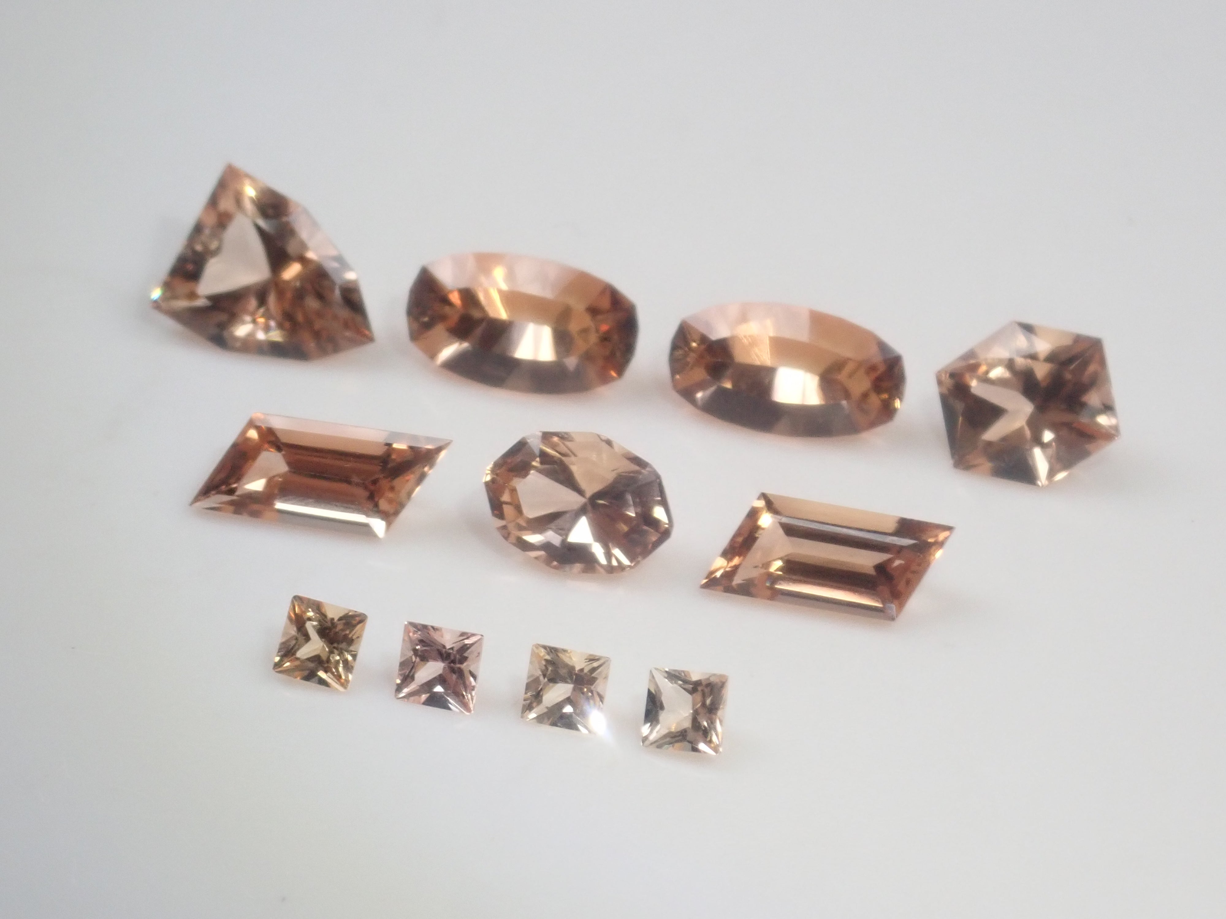 【11/2 22時販売開始】《限定10石》甲州貴石切子(桜切子)のスカイブルートパーズ8.16ctなどが当たる11月誕生石トパーズガチャ💎《複数購入割引有》