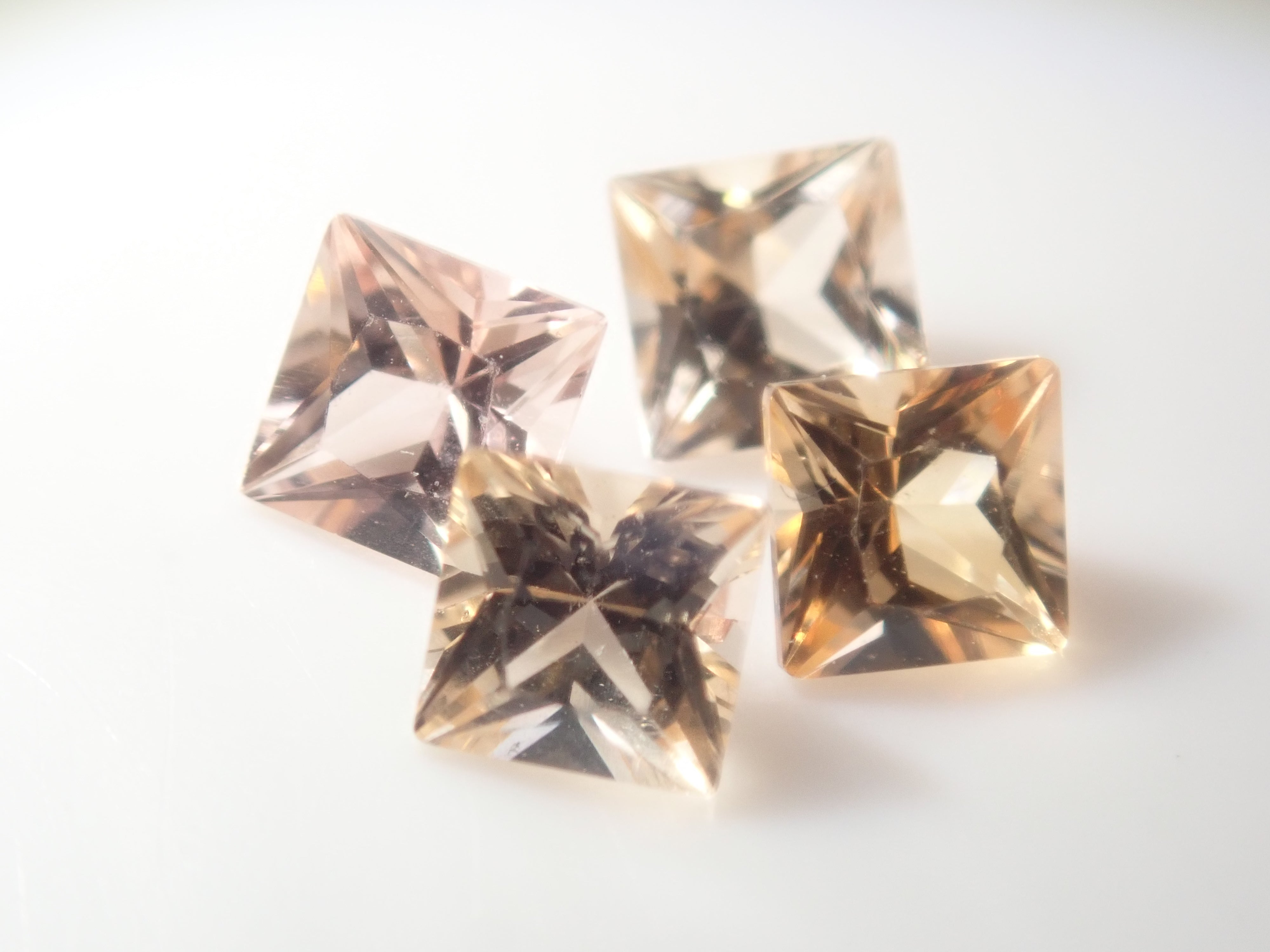 【11/2 22時販売開始】《限定10石》甲州貴石切子(桜切子)のスカイブルートパーズ8.16ctなどが当たる11月誕生石トパーズガチャ💎《複数購入割引有》