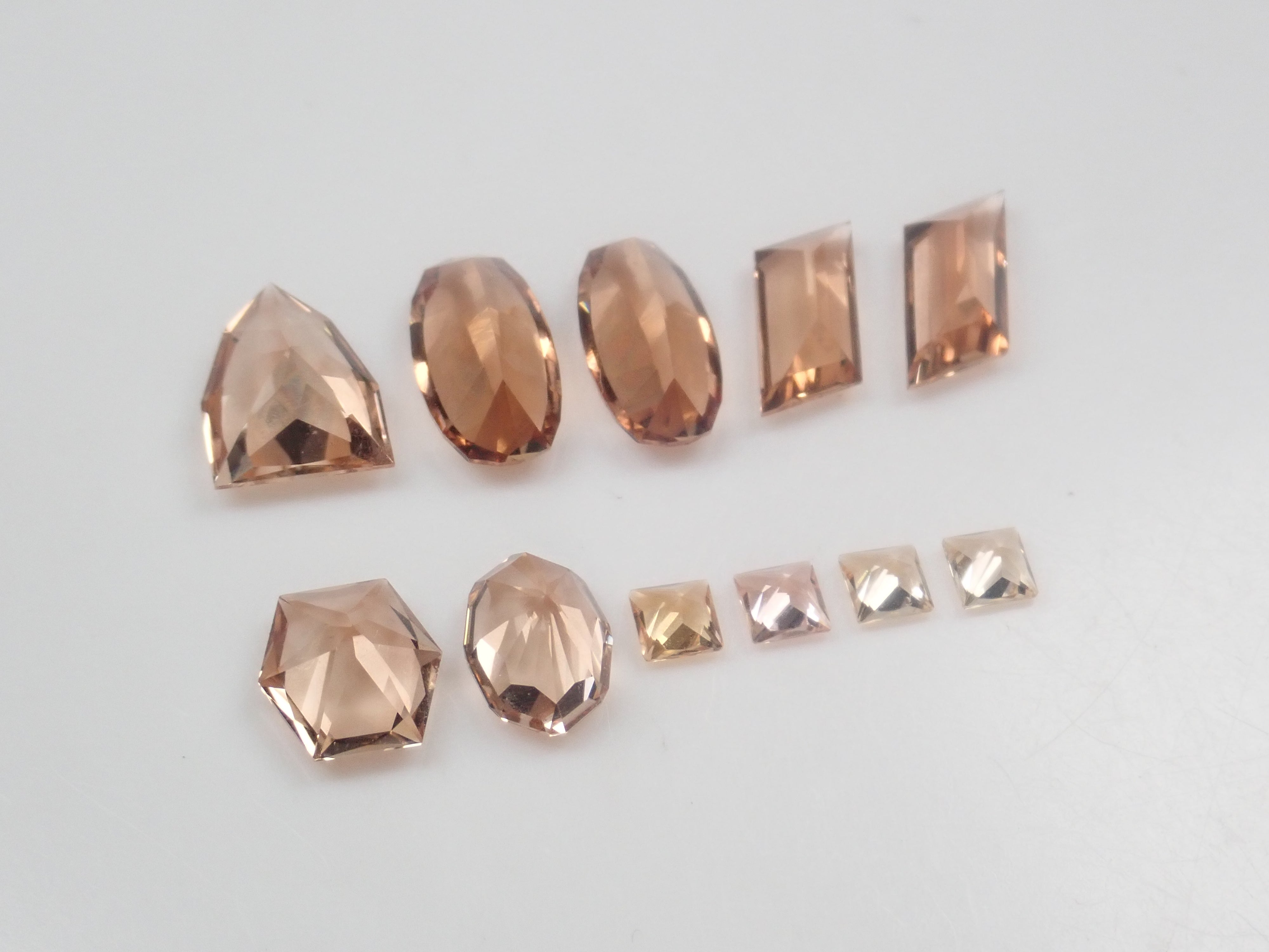 【11/2 22時販売開始】《限定10石》甲州貴石切子(桜切子)のスカイブルートパーズ8.16ctなどが当たる11月誕生石トパーズガチャ💎《複数購入割引有》