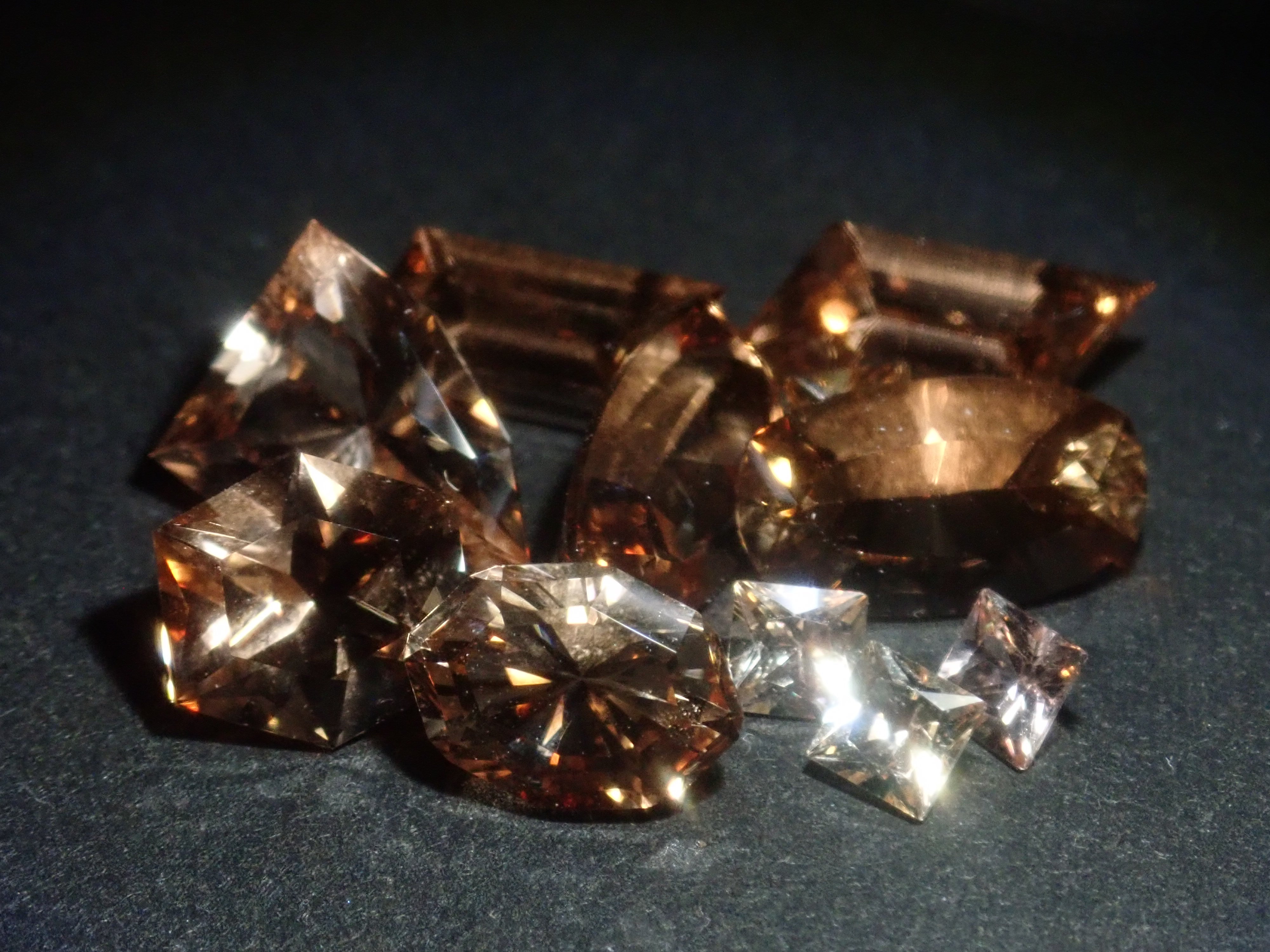 【11/2 22時販売開始】《限定10石》甲州貴石切子(桜切子)のスカイブルートパーズ8.16ctなどが当たる11月誕生石トパーズガチャ💎《複数購入割引有》