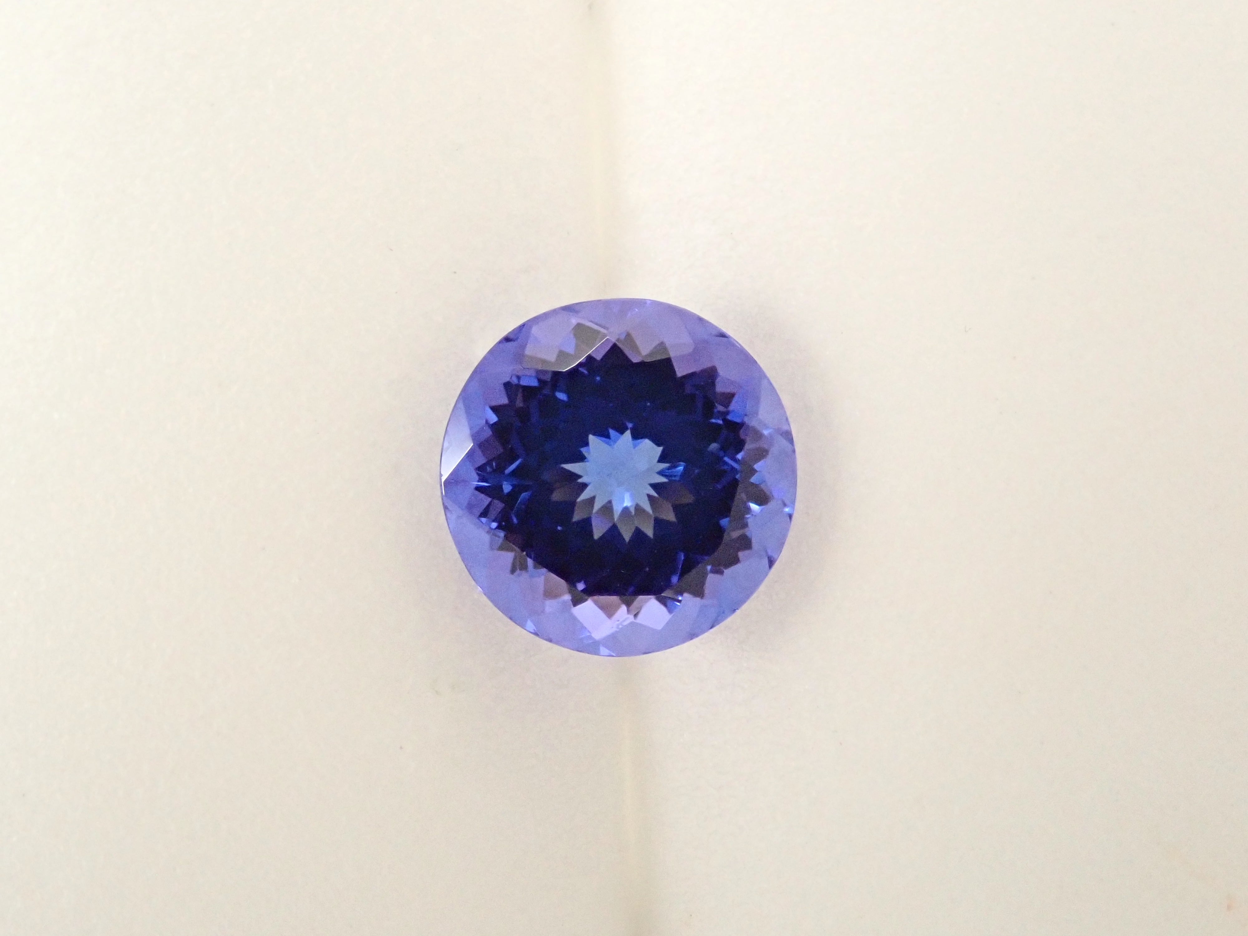 【11月23日晚間10點開賣】坦尚尼亞產坦桑石,7.4毫米/1.747克拉,裸石