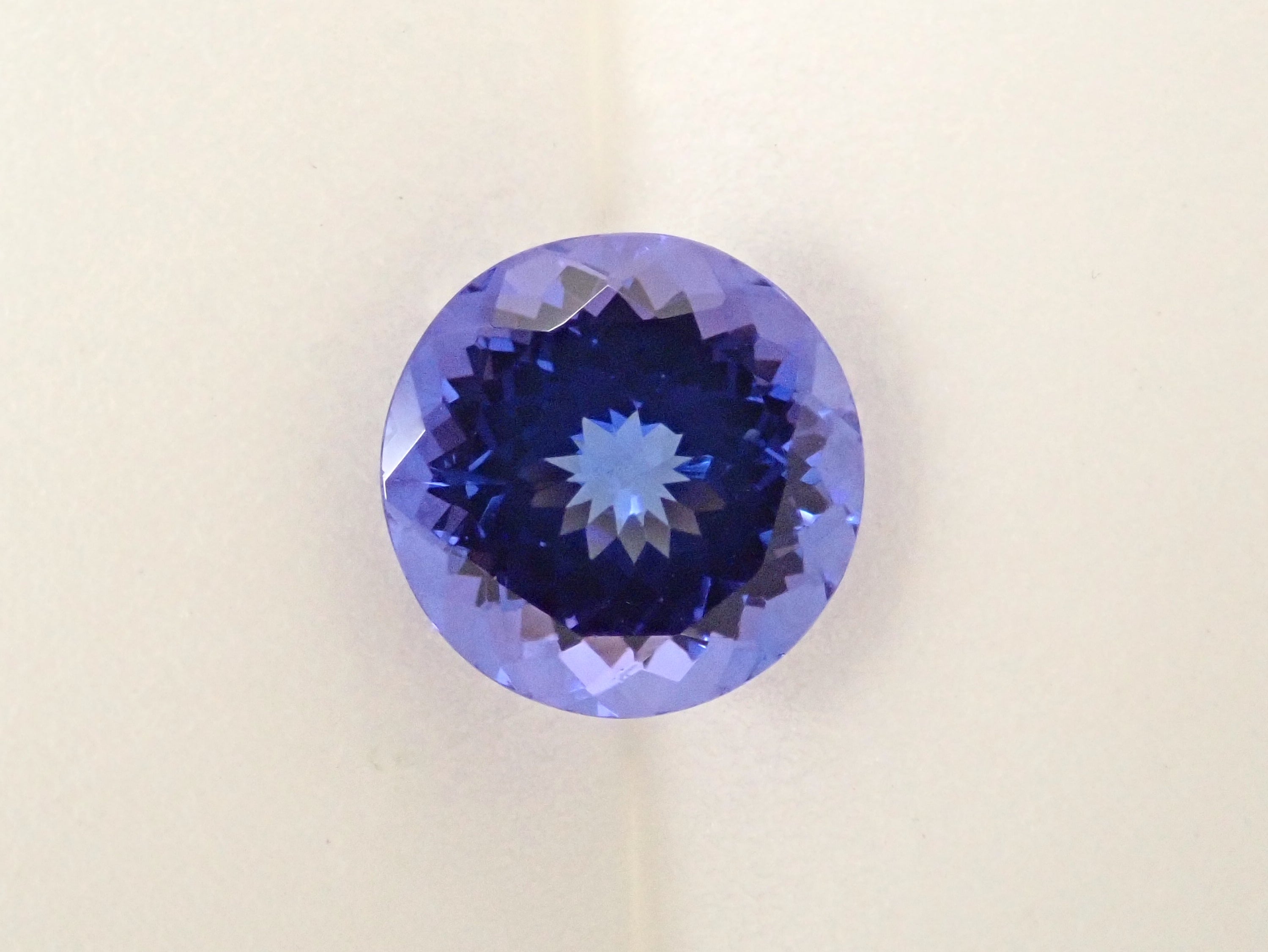 【11月23日晚間10點開賣】坦尚尼亞產坦桑石,7.4毫米/1.747克拉,裸石