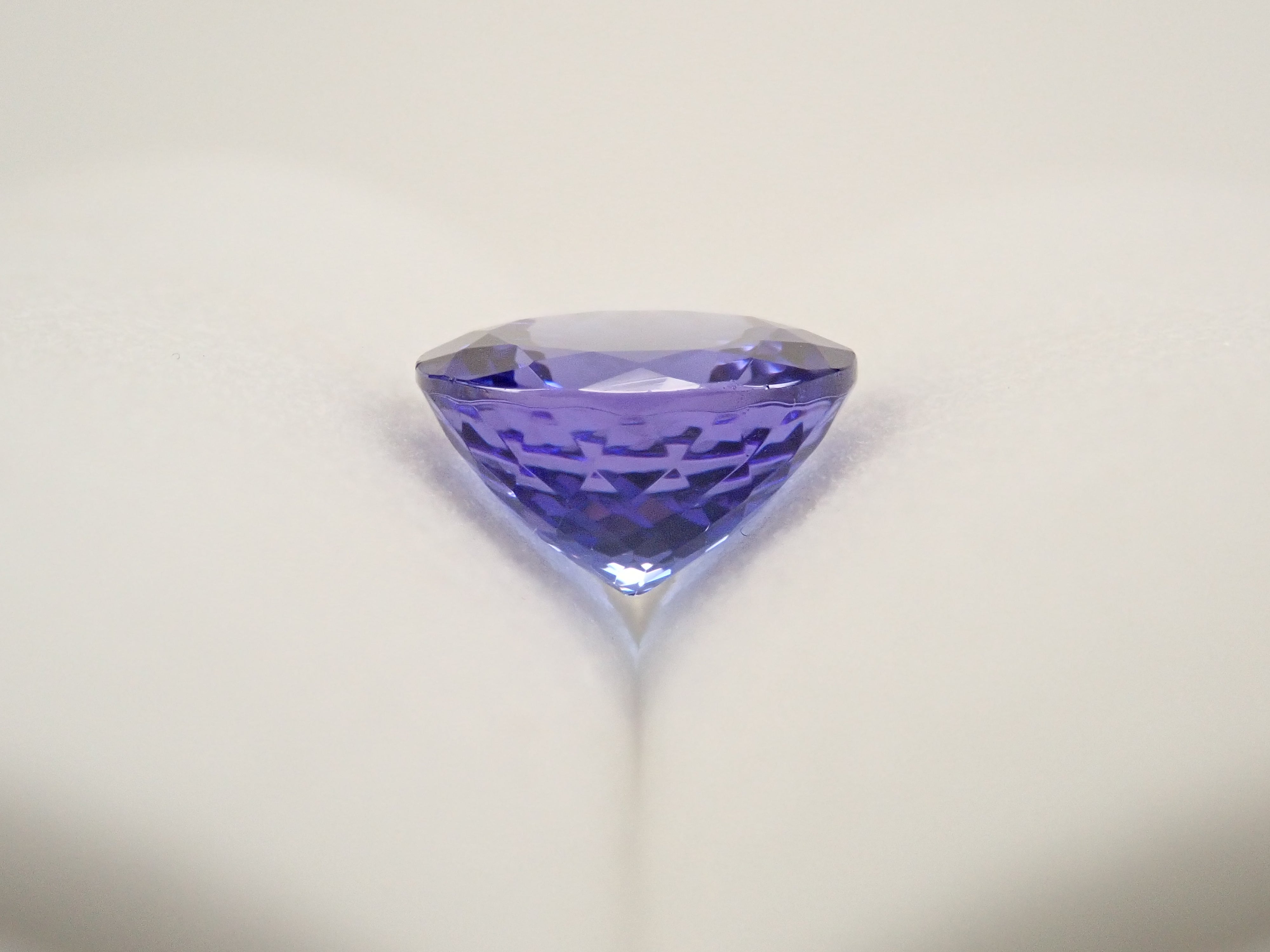 【11月23日晚間10點開賣】坦尚尼亞產坦桑石,7.4毫米/1.747克拉,裸石