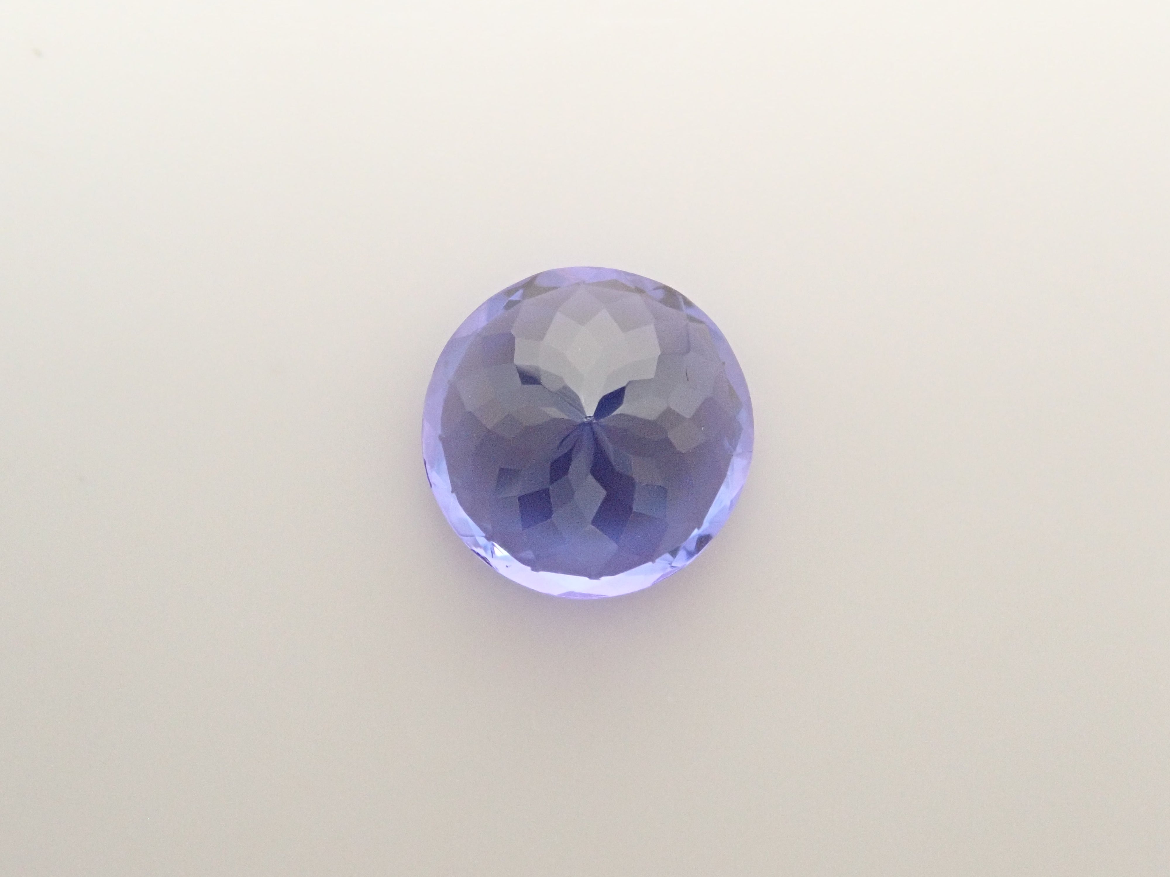 【11月23日晚間10點開賣】坦尚尼亞產坦桑石,7.4毫米/1.747克拉,裸石