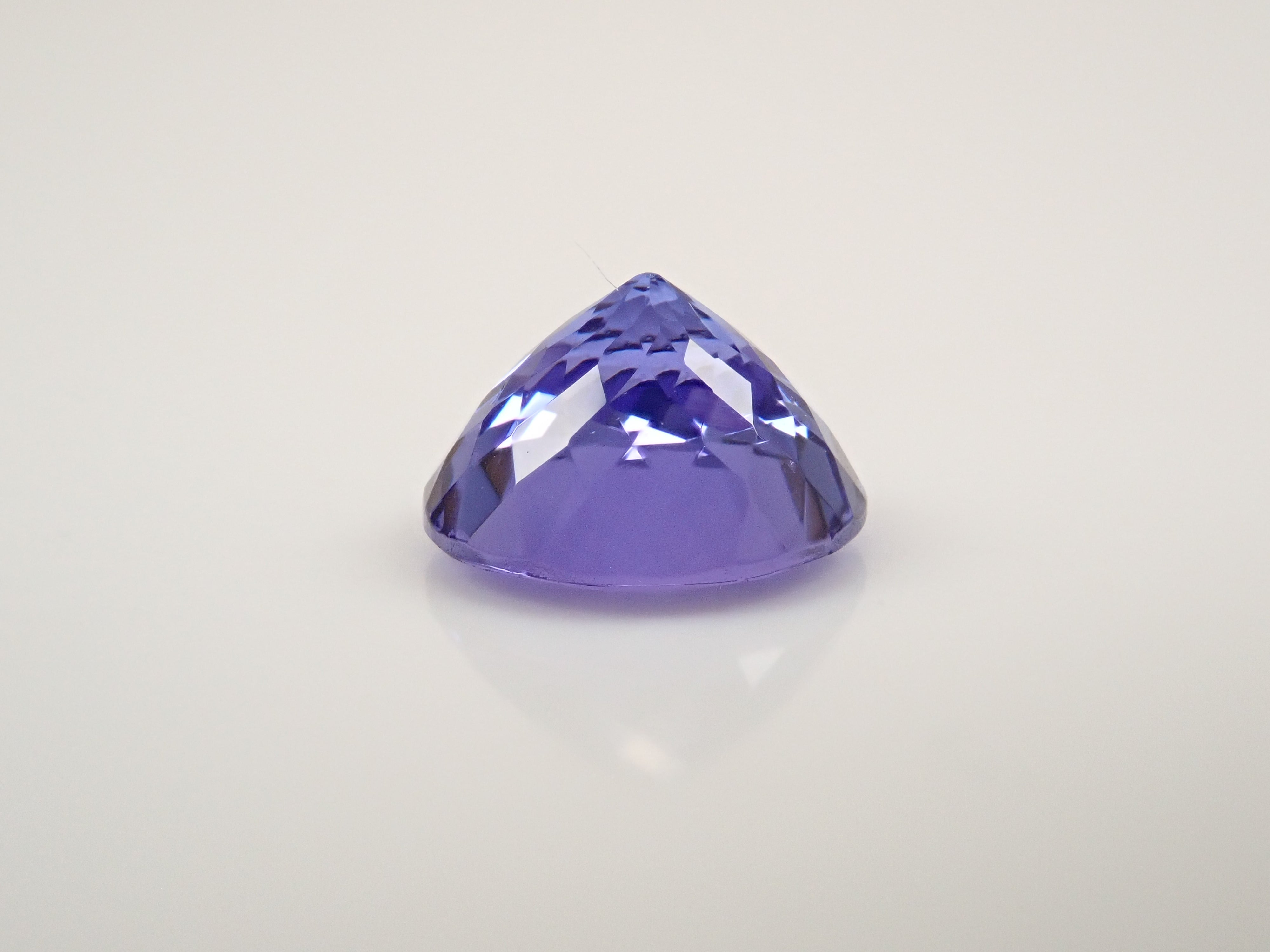 【11月23日晚間10點開賣】坦尚尼亞產坦桑石,7.4毫米/1.747克拉,裸石