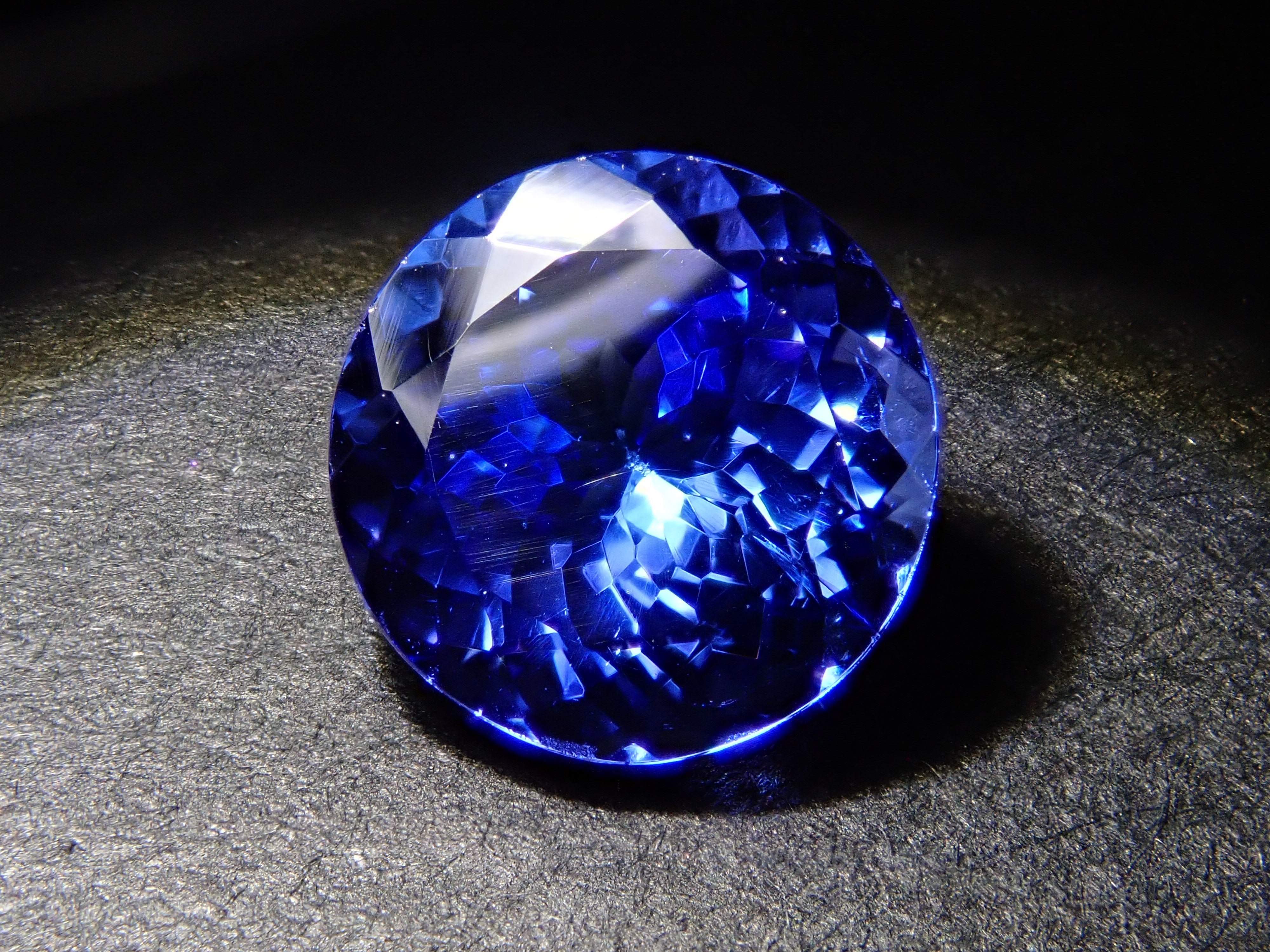 【11月23日晚間10點開賣】坦尚尼亞產坦桑石,7.4毫米/1.747克拉,裸石