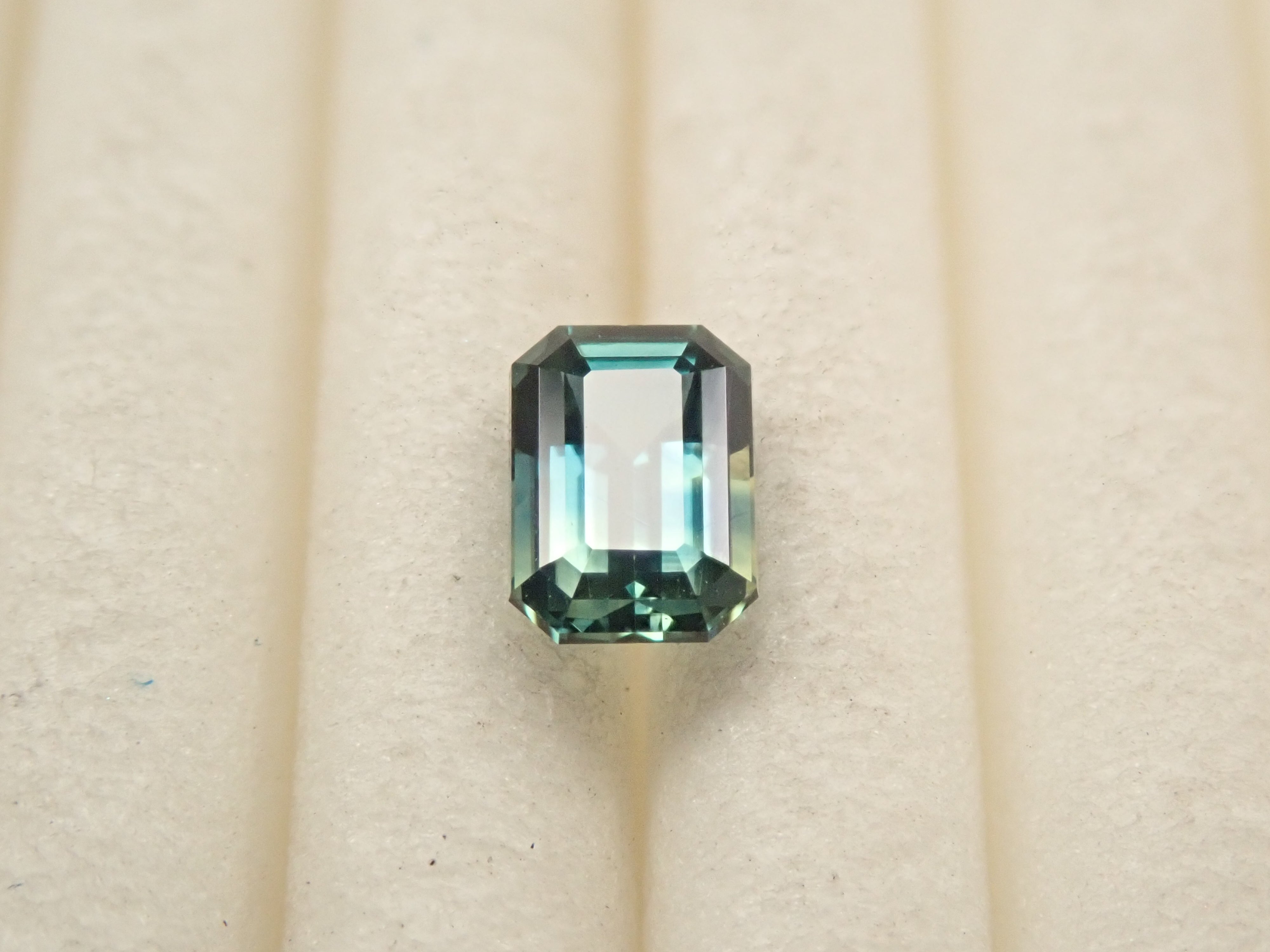 【11/1 22時販売】マダガスカル産バイカラーサファイア 0.318ctルース