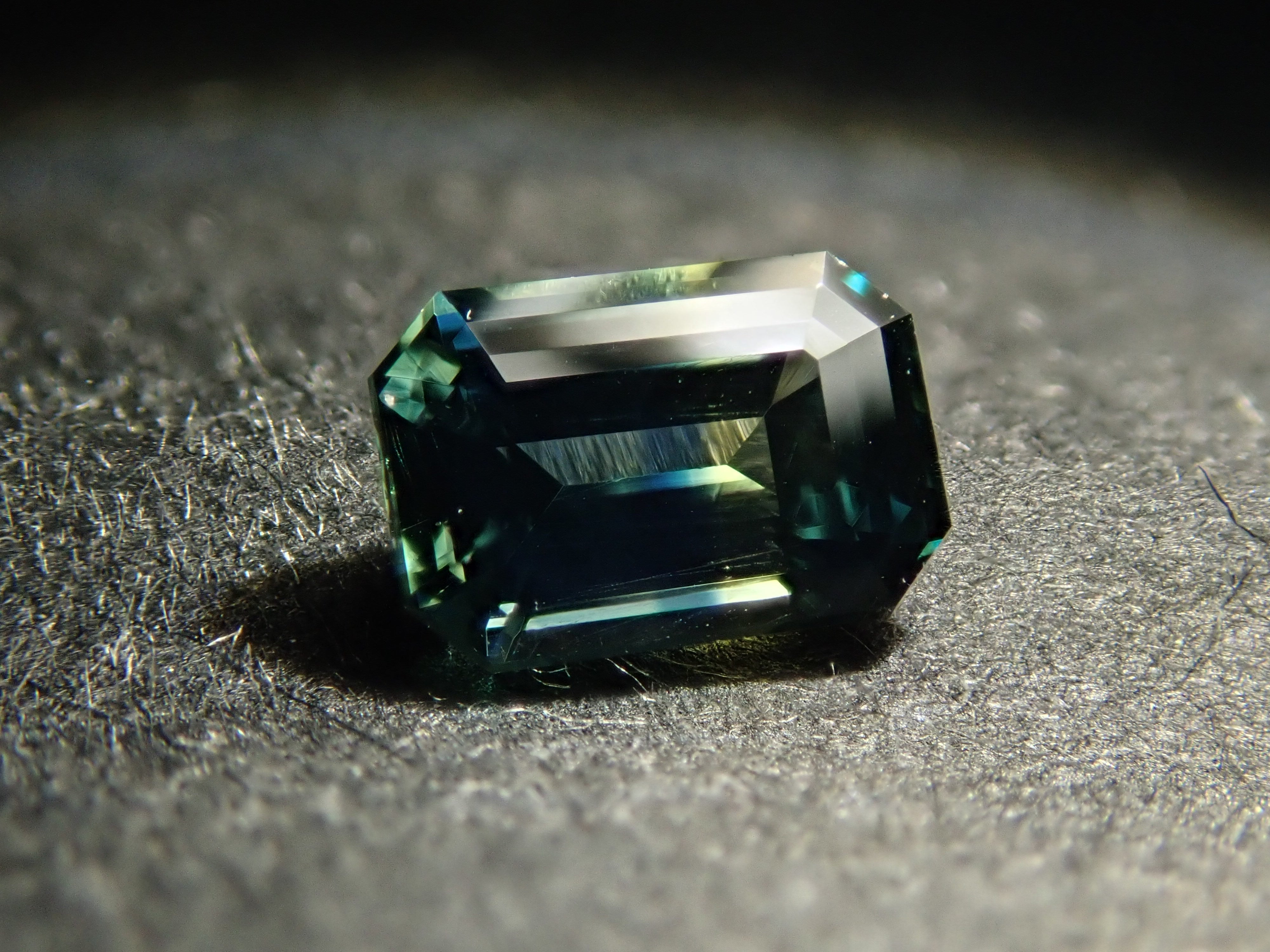 【11/1 22時販売】マダガスカル産バイカラーサファイア 0.318ctルース